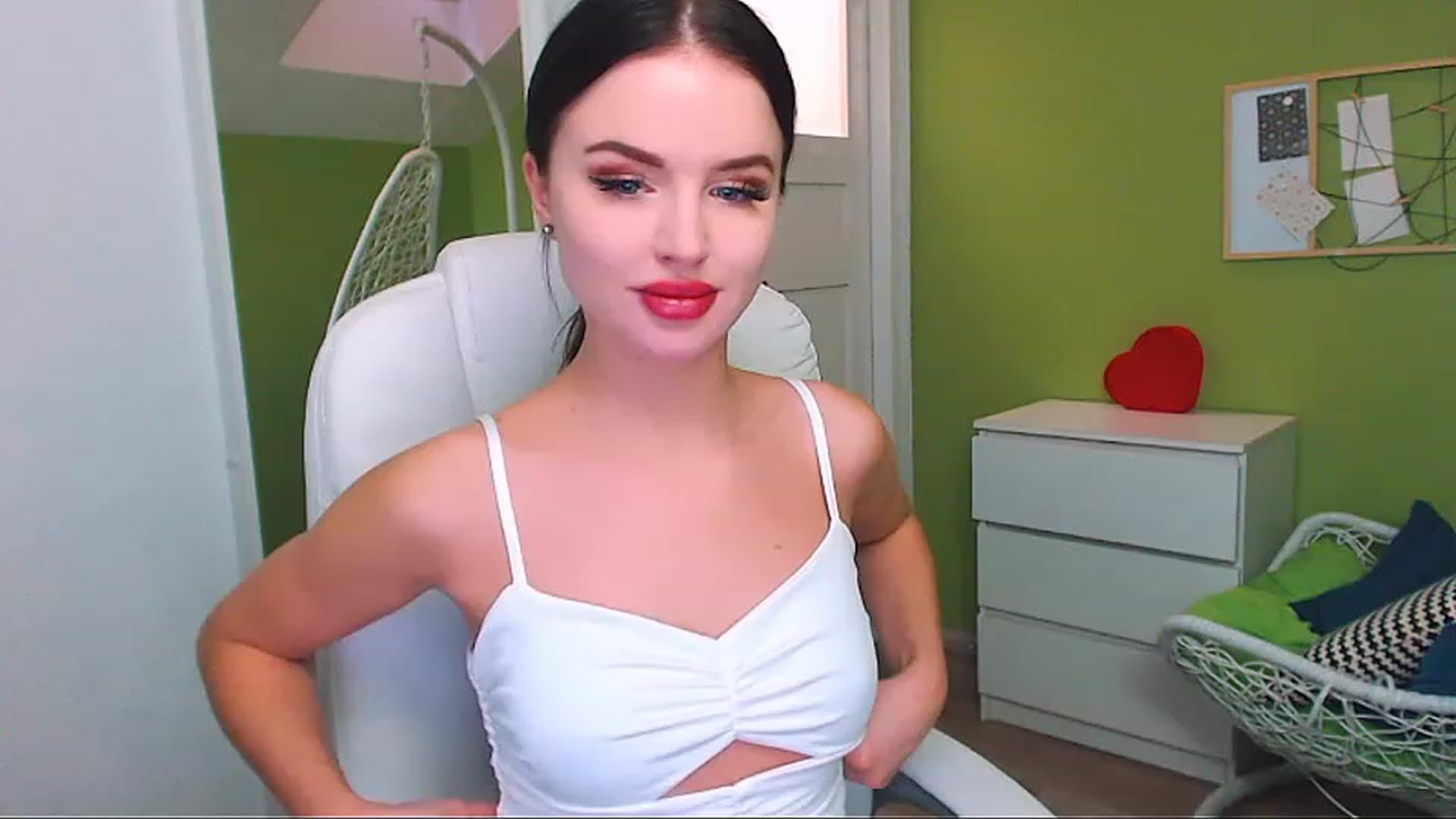 Gallery image thumbnail from JenniferMoris's myfreecams stream on, 01/15/2023, 12:32 image 9 of 20