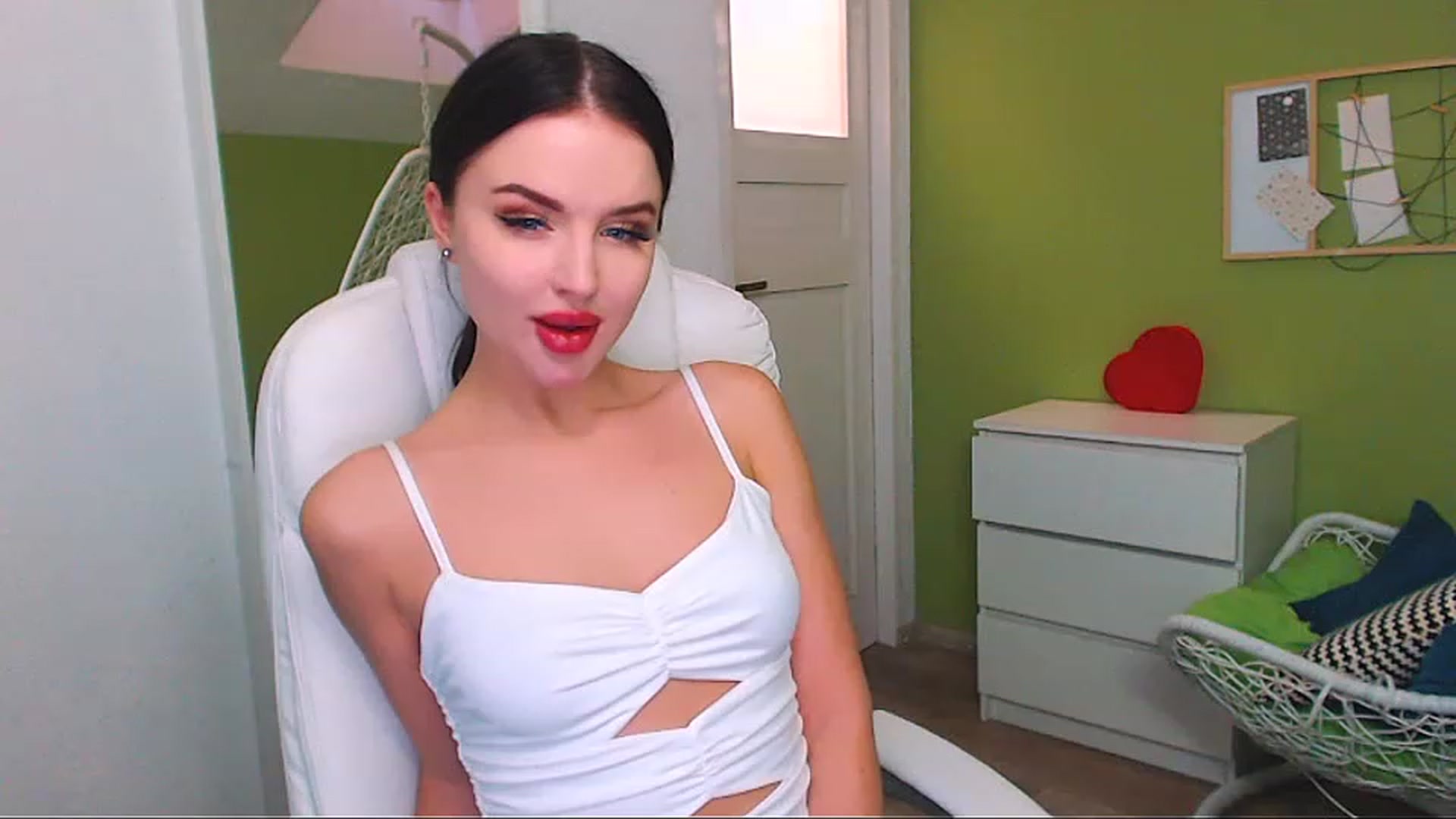 Gallery image thumbnail from JenniferMoris's myfreecams stream on, 01/15/2023, 12:32 image 16 of 20