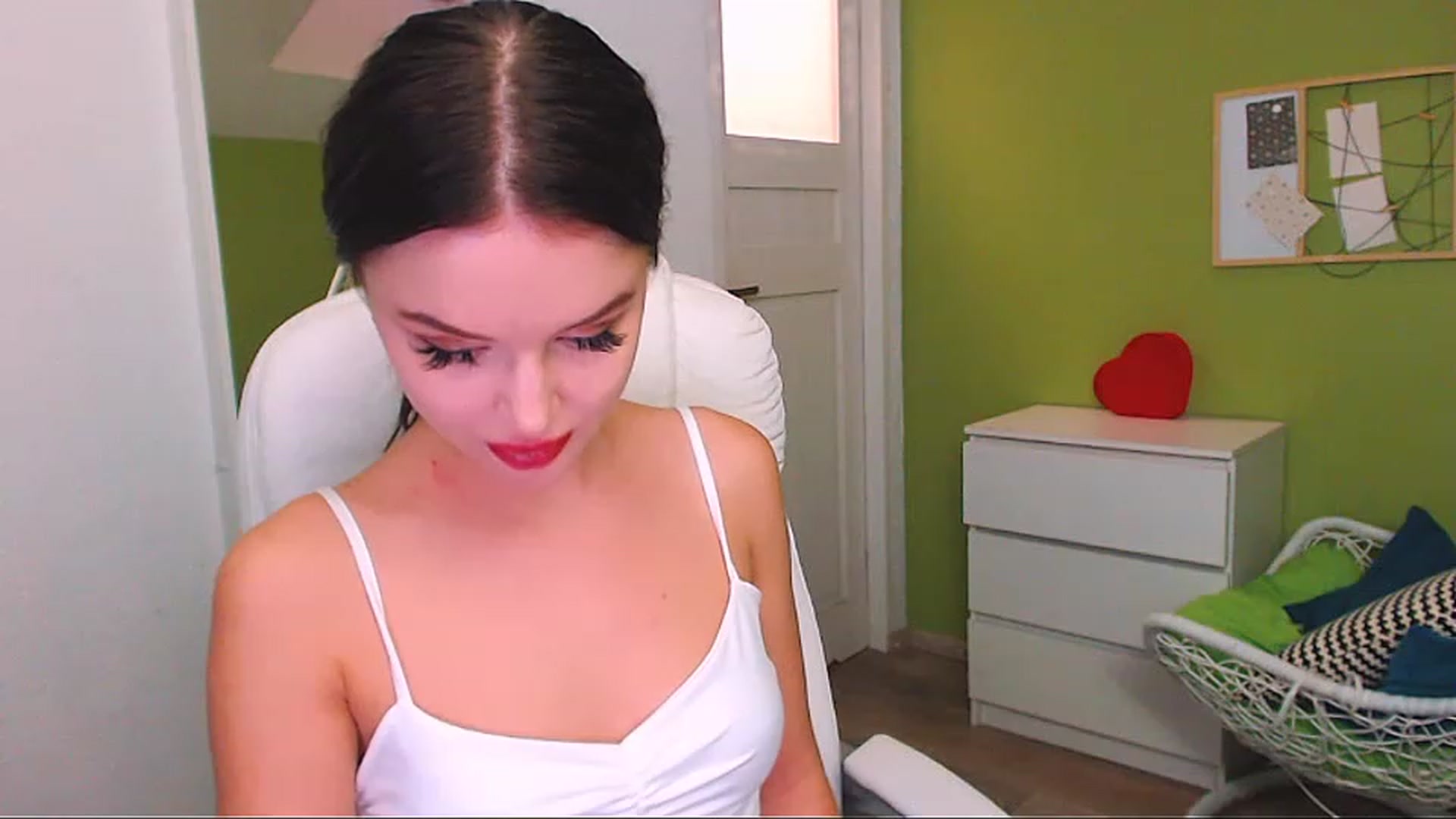 Gallery image thumbnail from JenniferMoris's myfreecams stream on, 01/15/2023, 13:28 image 14 of 20