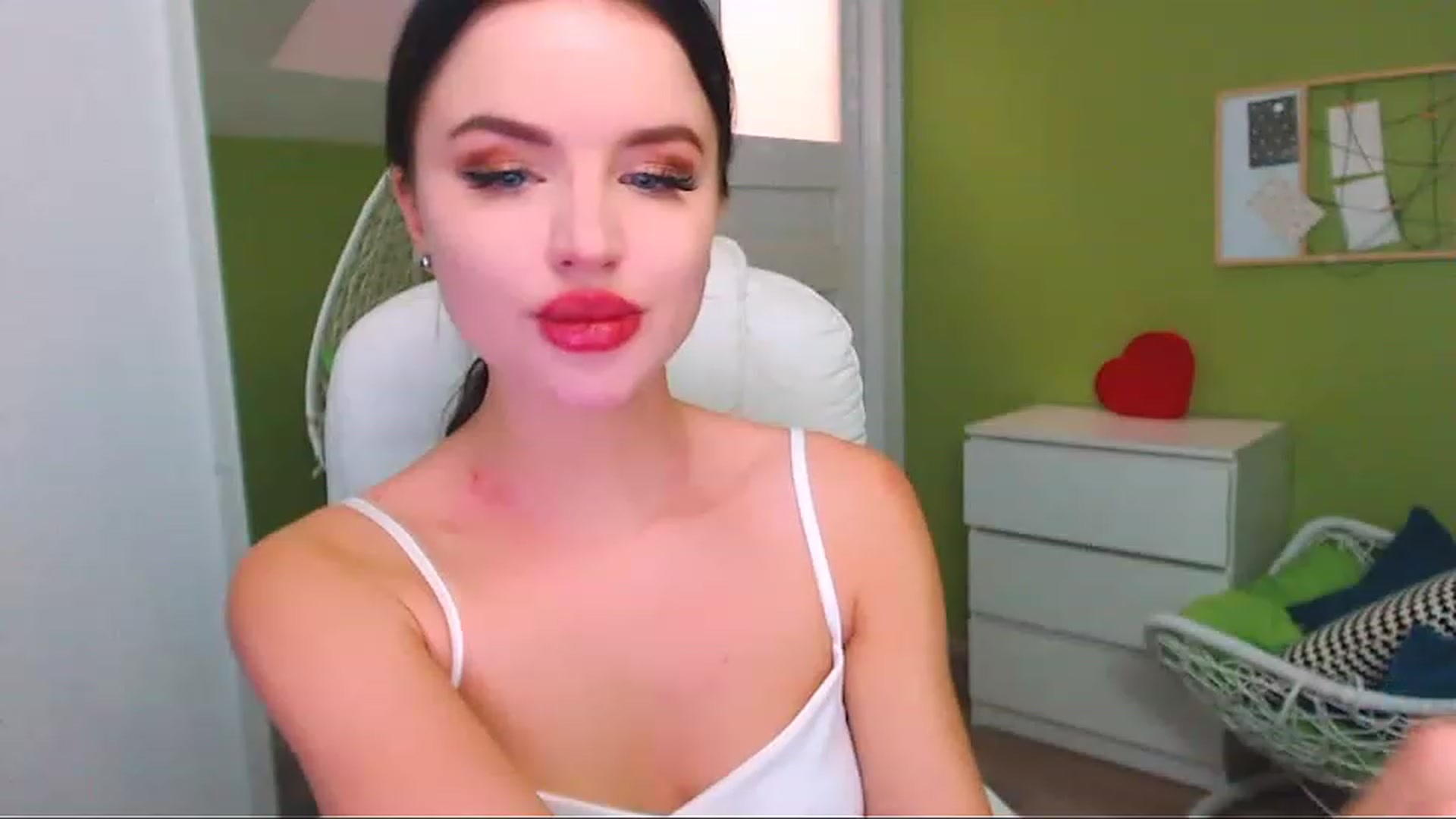 Gallery image thumbnail from JenniferMoris's myfreecams stream on, 01/15/2023, 13:28 image 8 of 20