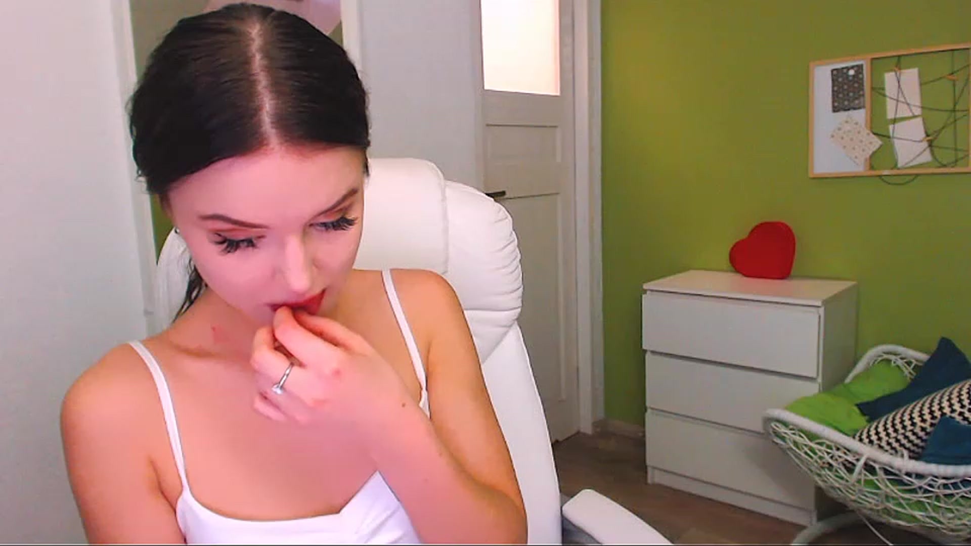 Gallery image thumbnail from JenniferMoris's myfreecams stream on, 01/15/2023, 13:28 image 16 of 20