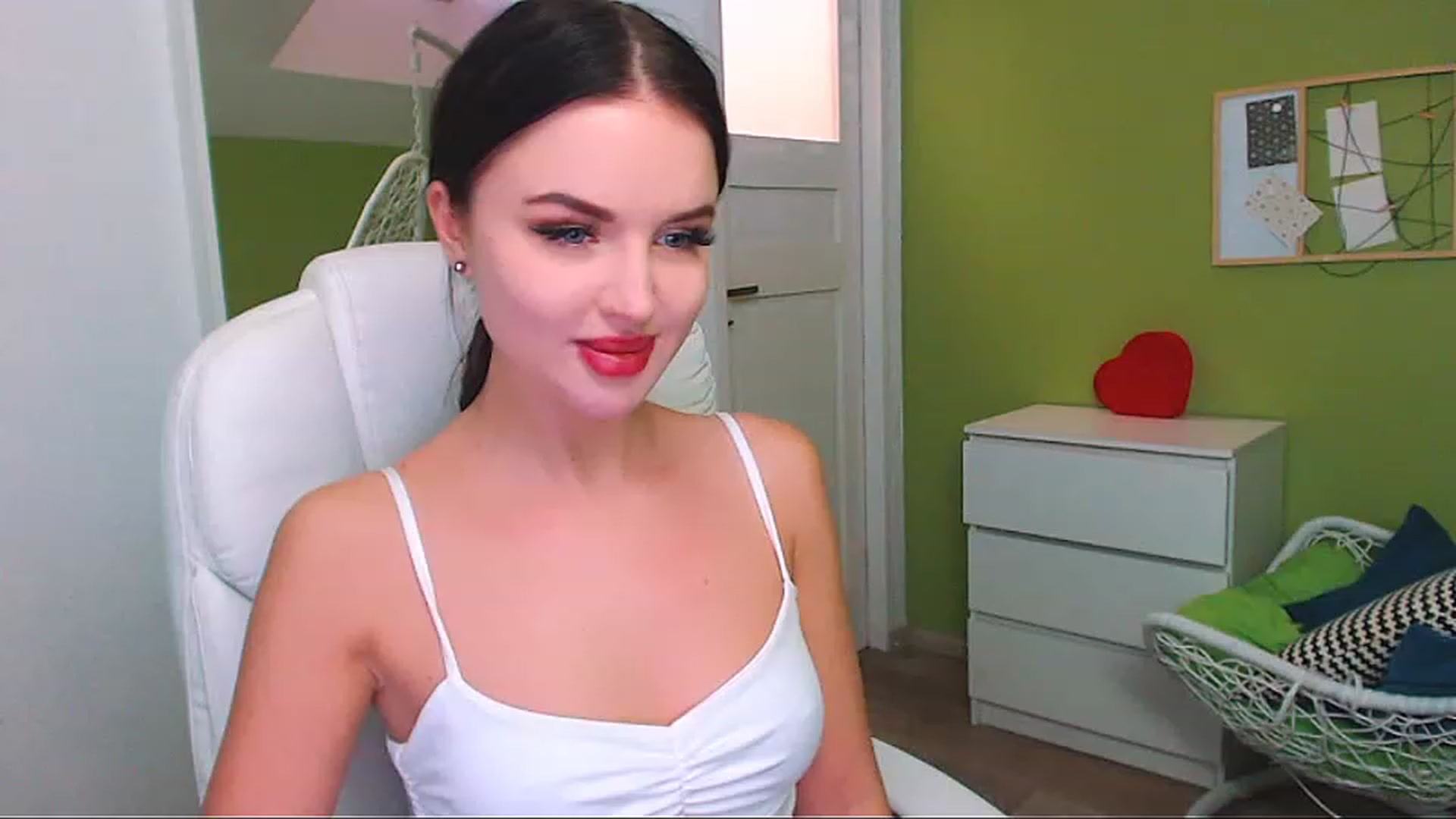 Gallery image thumbnail from JenniferMoris's myfreecams stream on, 01/15/2023, 13:28 image 4 of 20