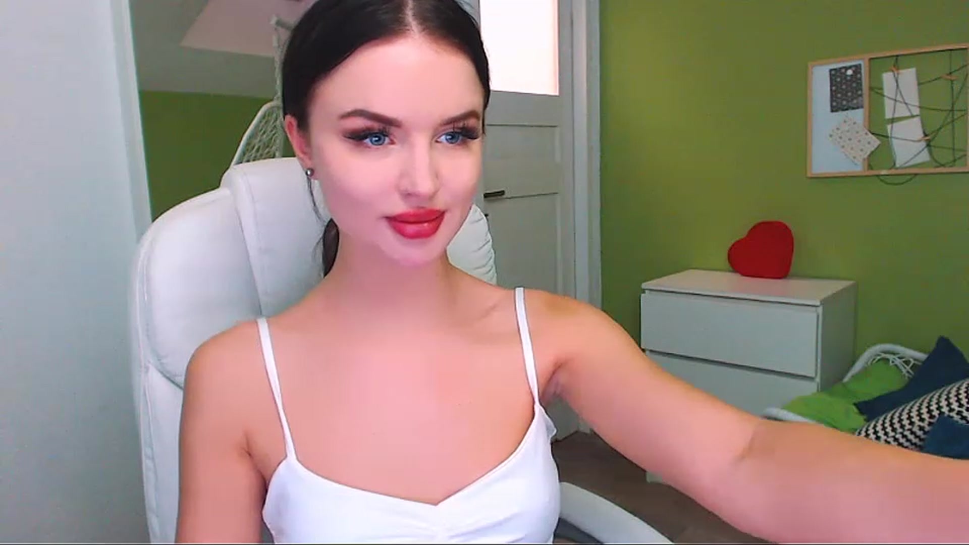 Gallery image thumbnail from JenniferMoris's myfreecams stream on, 01/15/2023, 13:28 image 19 of 20