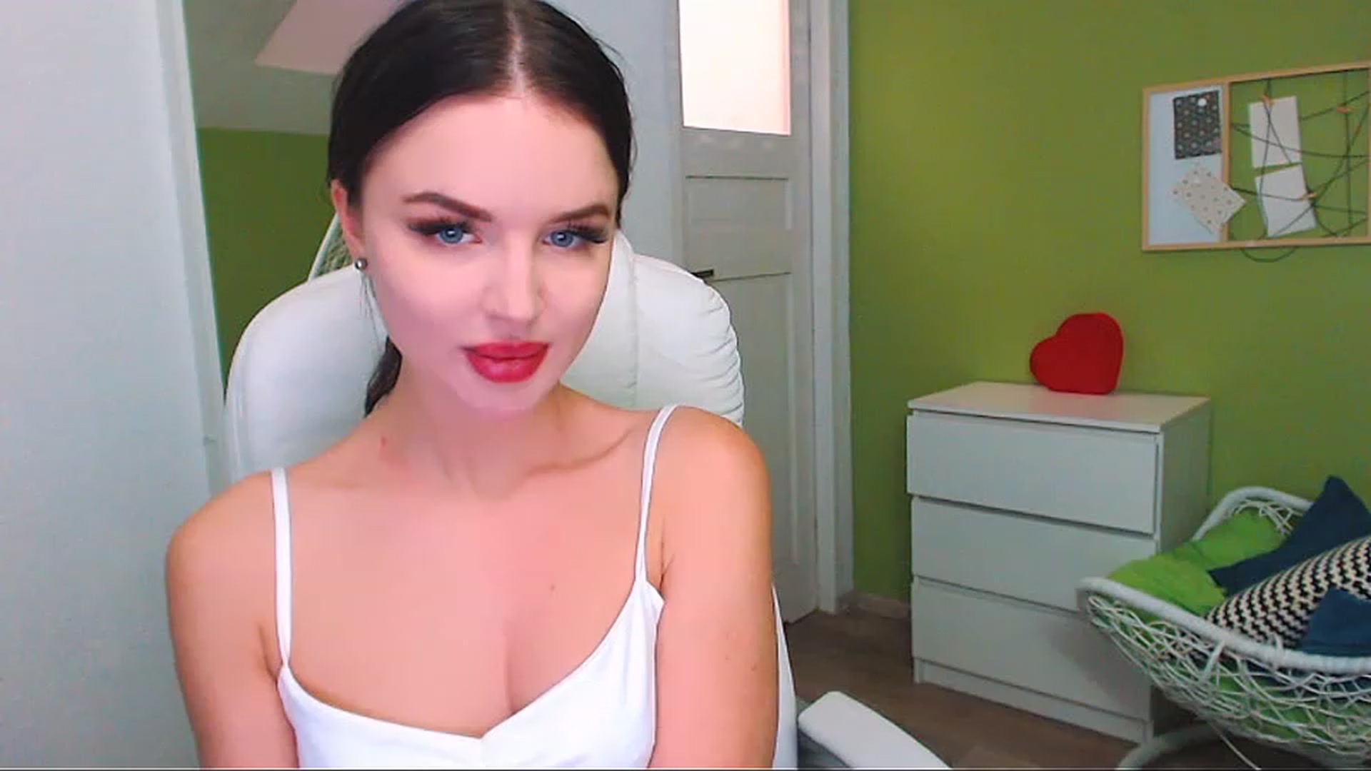 Gallery image thumbnail from JenniferMoris's myfreecams stream on, 01/15/2023, 13:28 image 13 of 20