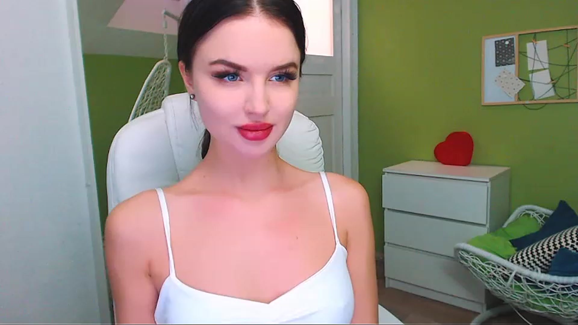 Gallery image thumbnail from JenniferMoris's myfreecams stream on, 01/15/2023, 13:28 image 2 of 20