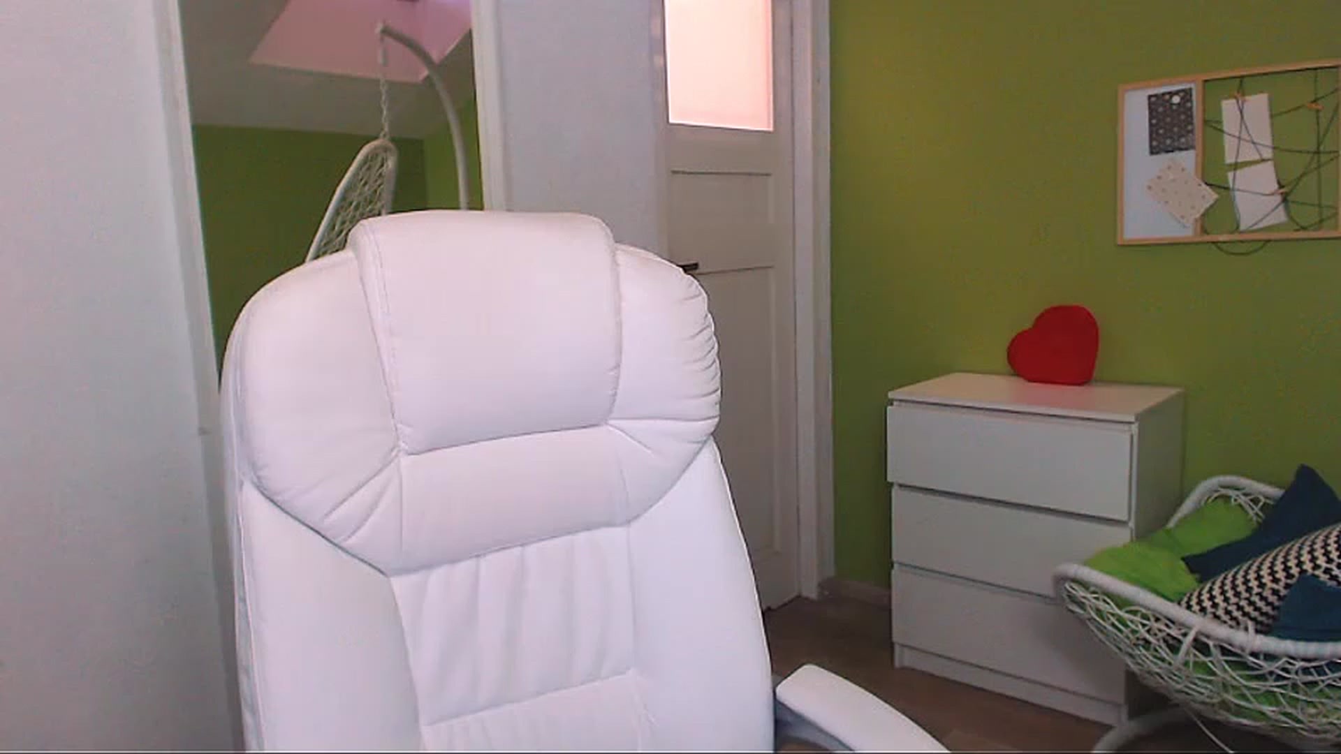 Gallery image thumbnail from JenniferMoris's myfreecams stream on, 01/15/2023, 13:28 image 1 of 20