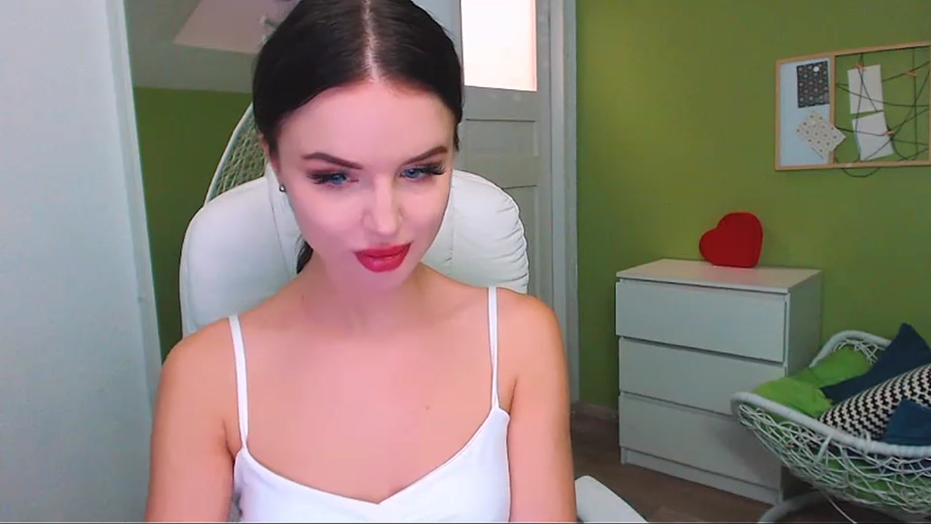Gallery image thumbnail from JenniferMoris's myfreecams stream on, 01/15/2023, 13:28 image 17 of 20