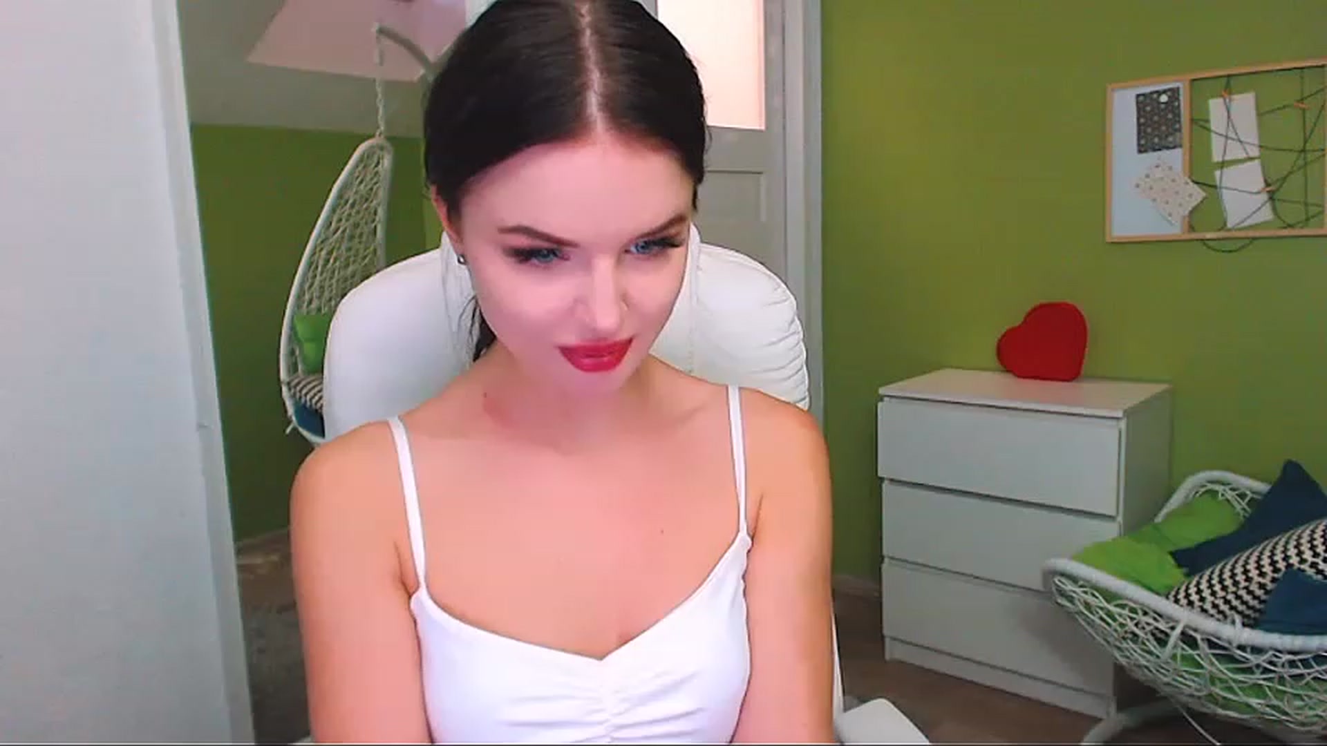 Gallery image thumbnail from JenniferMoris's myfreecams stream on, 01/15/2023, 13:28 image 12 of 20