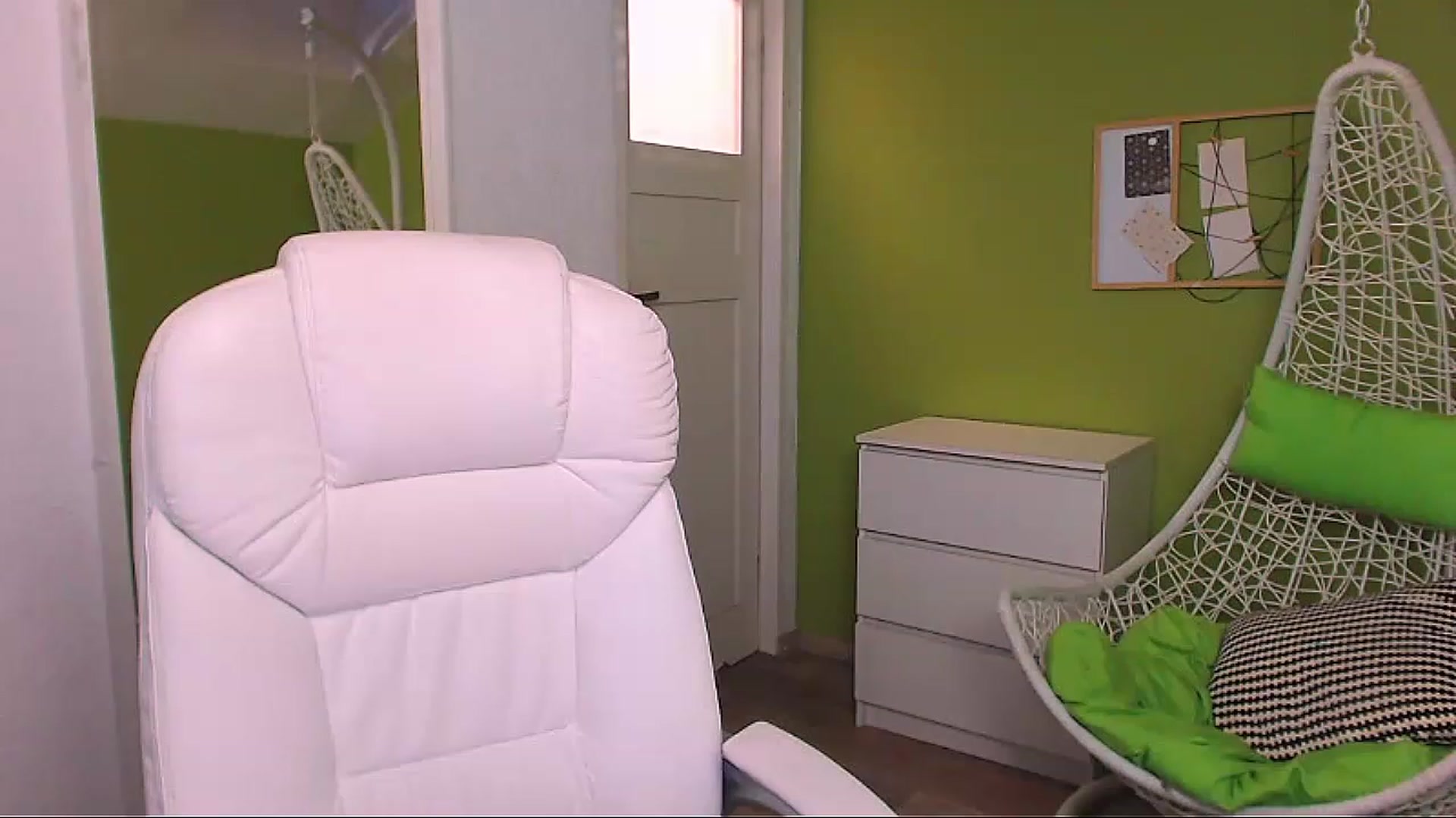 Gallery image thumbnail from JenniferMoris's myfreecams stream on, 01/16/2023, 15:08 image 19 of 20