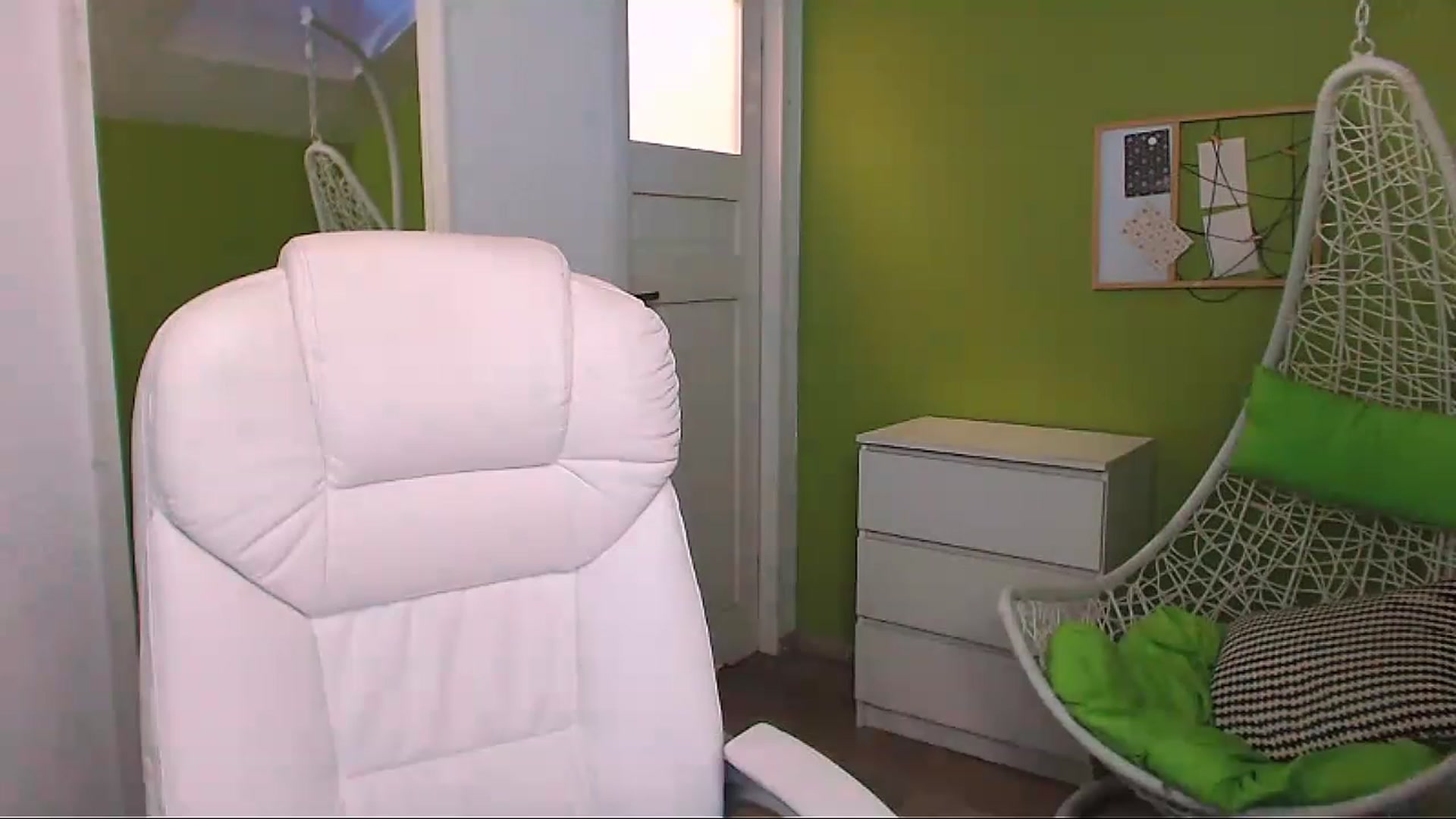 Gallery image thumbnail from JenniferMoris's myfreecams stream on, 01/16/2023, 15:08 image 7 of 20