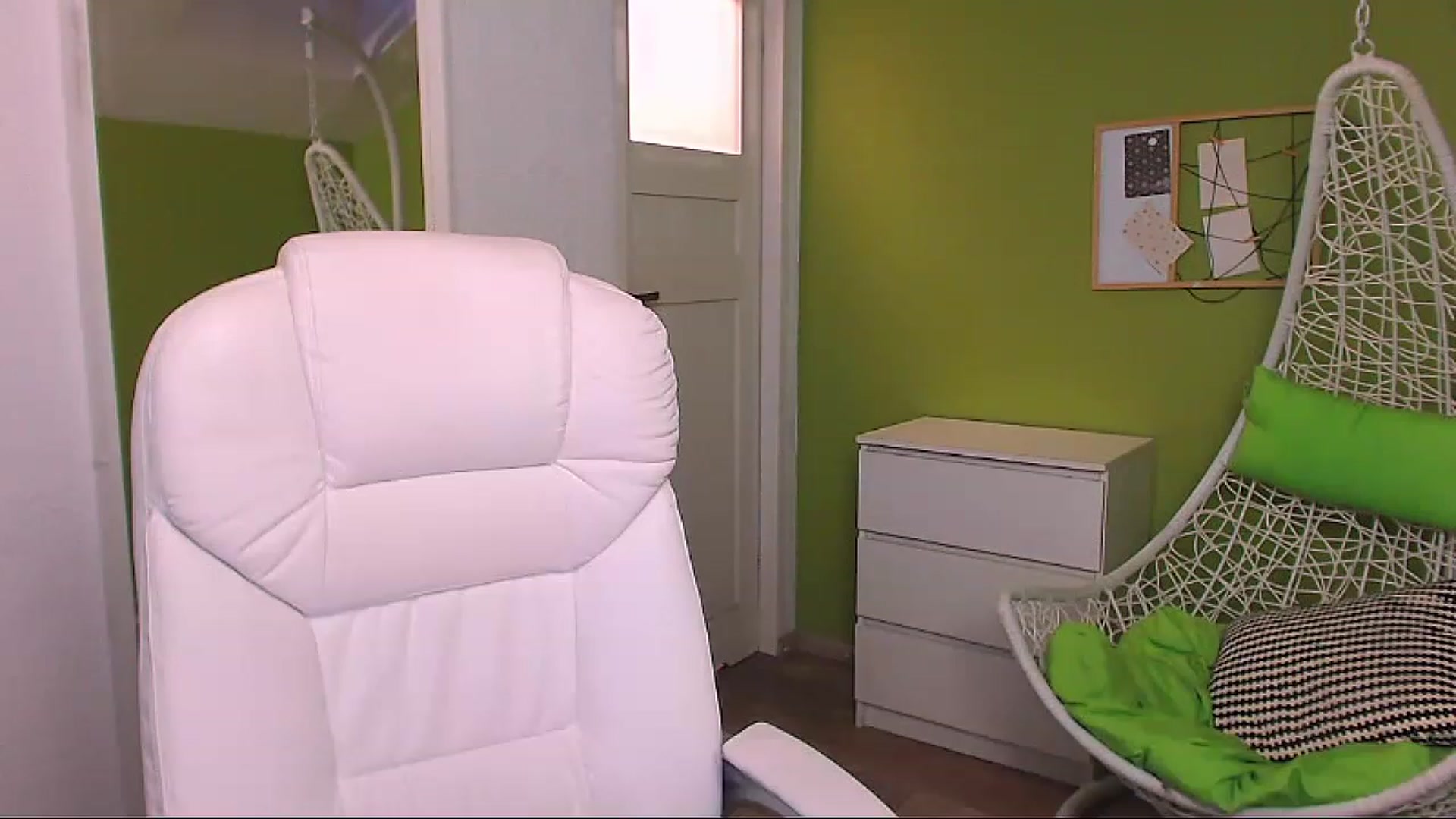 Gallery image thumbnail from JenniferMoris's myfreecams stream on, 01/16/2023, 15:08 image 18 of 20