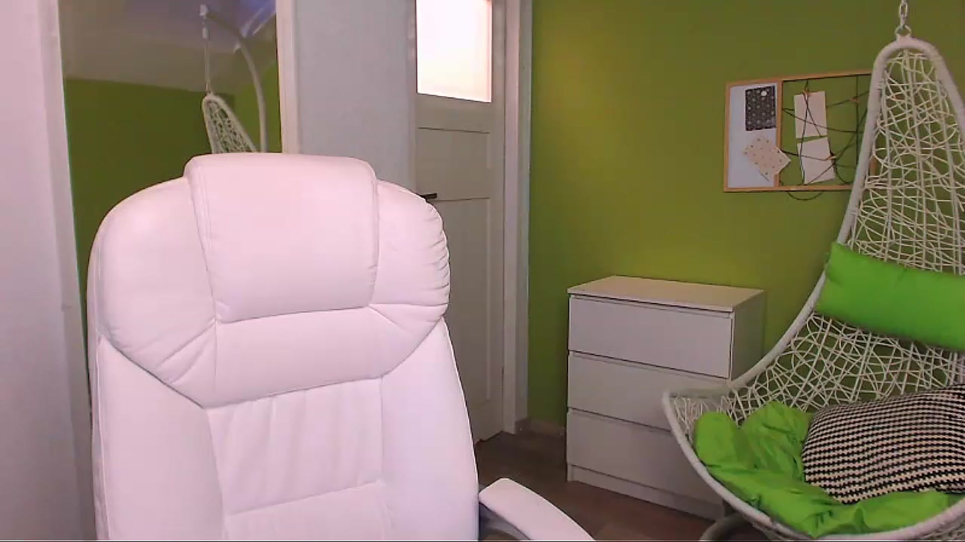 Gallery image thumbnail from JenniferMoris's myfreecams stream on, 01/16/2023, 15:08 image 13 of 20