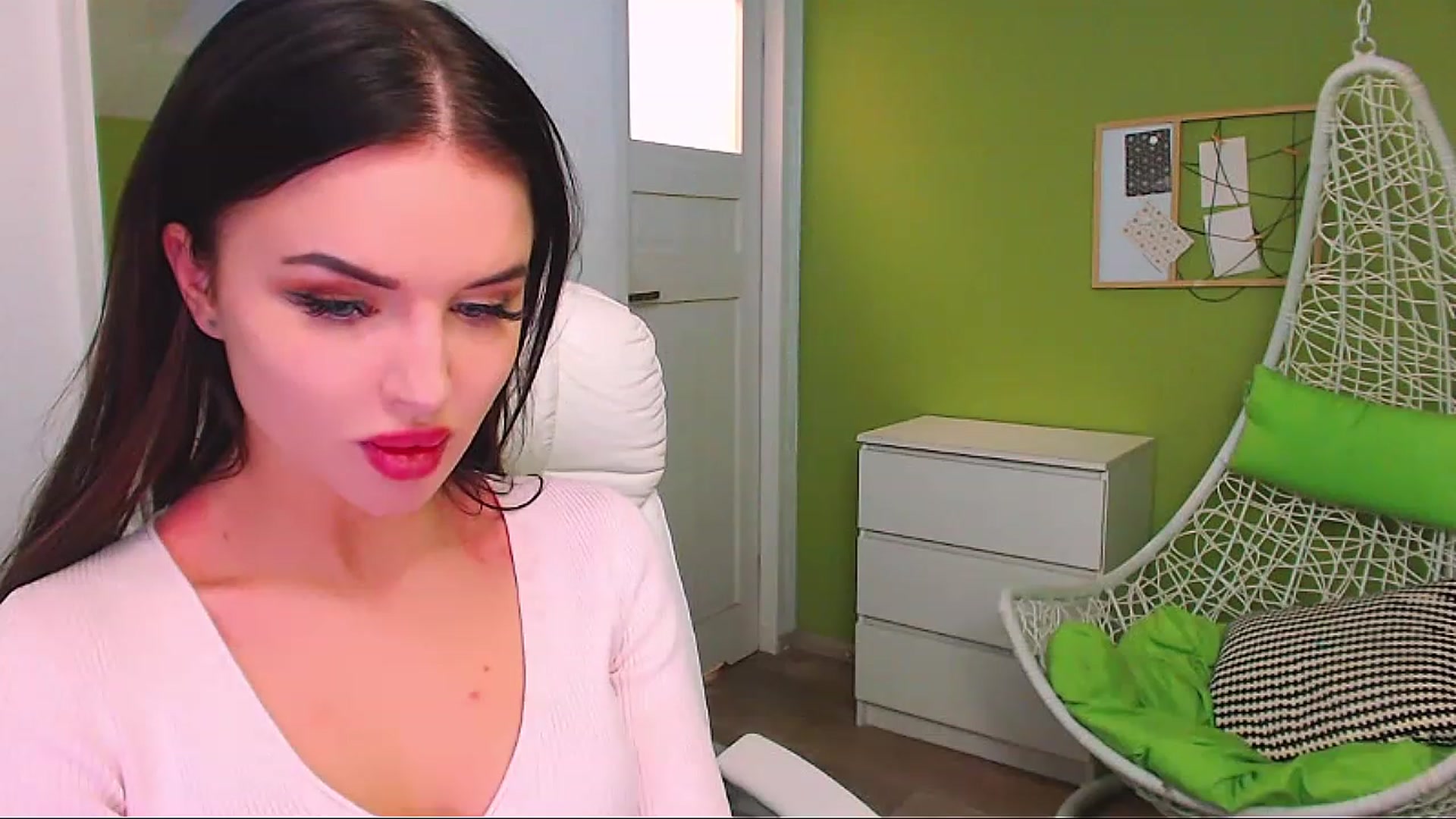 Gallery image thumbnail from JenniferMoris's myfreecams stream on, 01/16/2023, 15:08 image 6 of 20