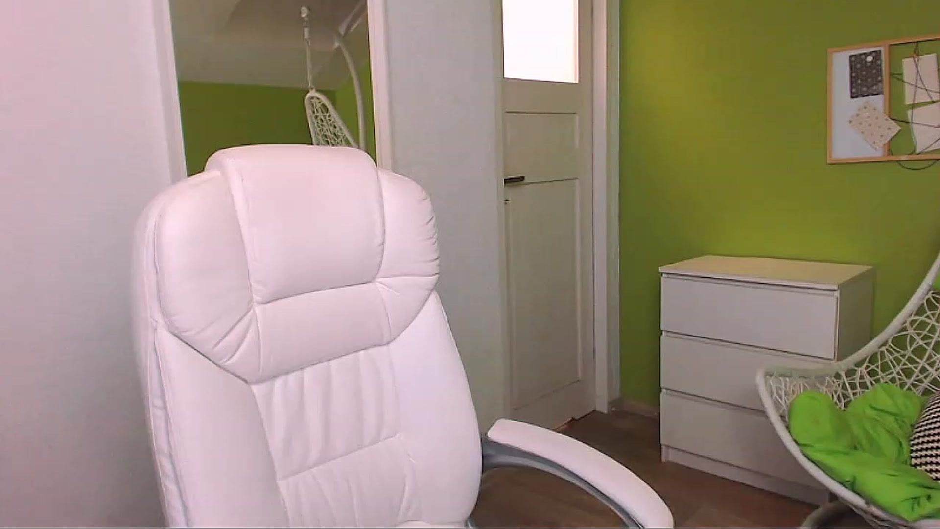 Gallery image thumbnail from JenniferMoris's myfreecams stream on, 01/16/2023, 15:50 image 4 of 20