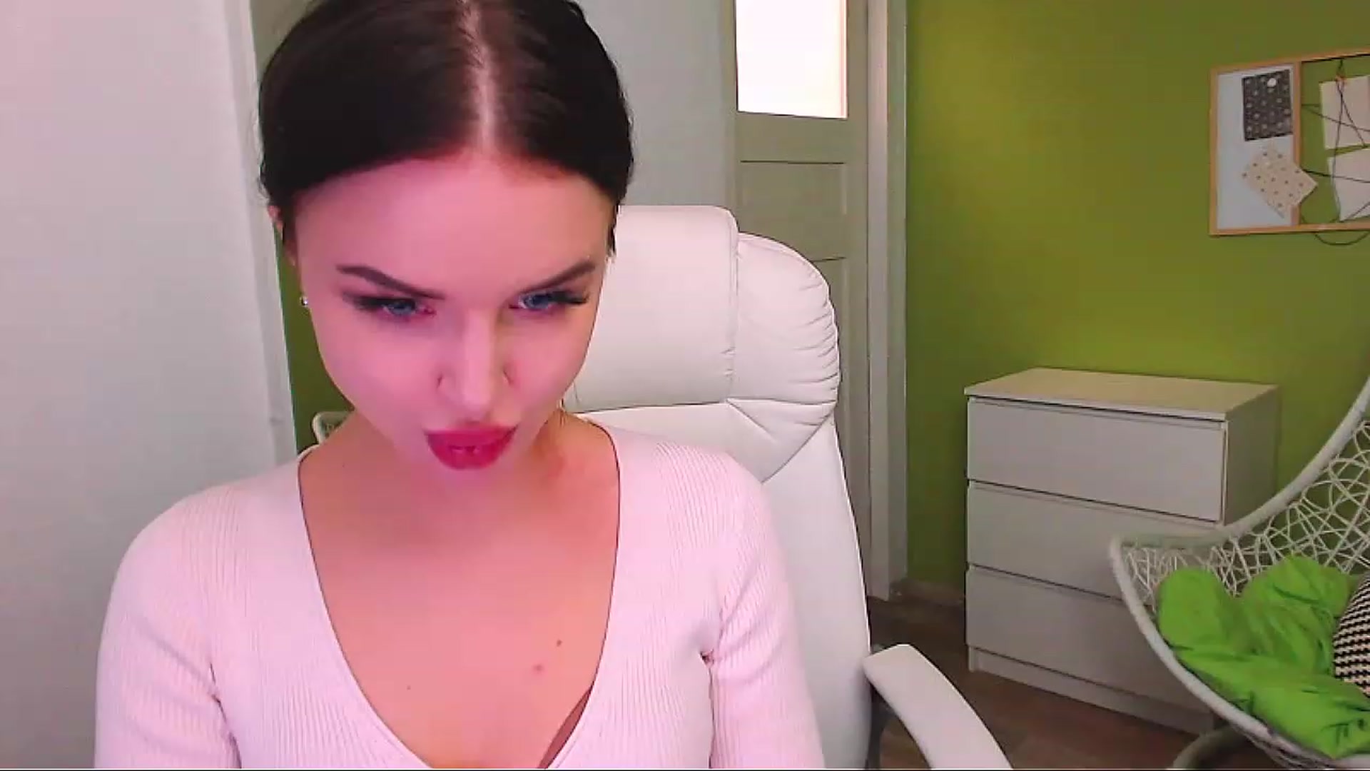 Gallery image thumbnail from JenniferMoris's myfreecams stream on, 01/16/2023, 15:50 image 15 of 20