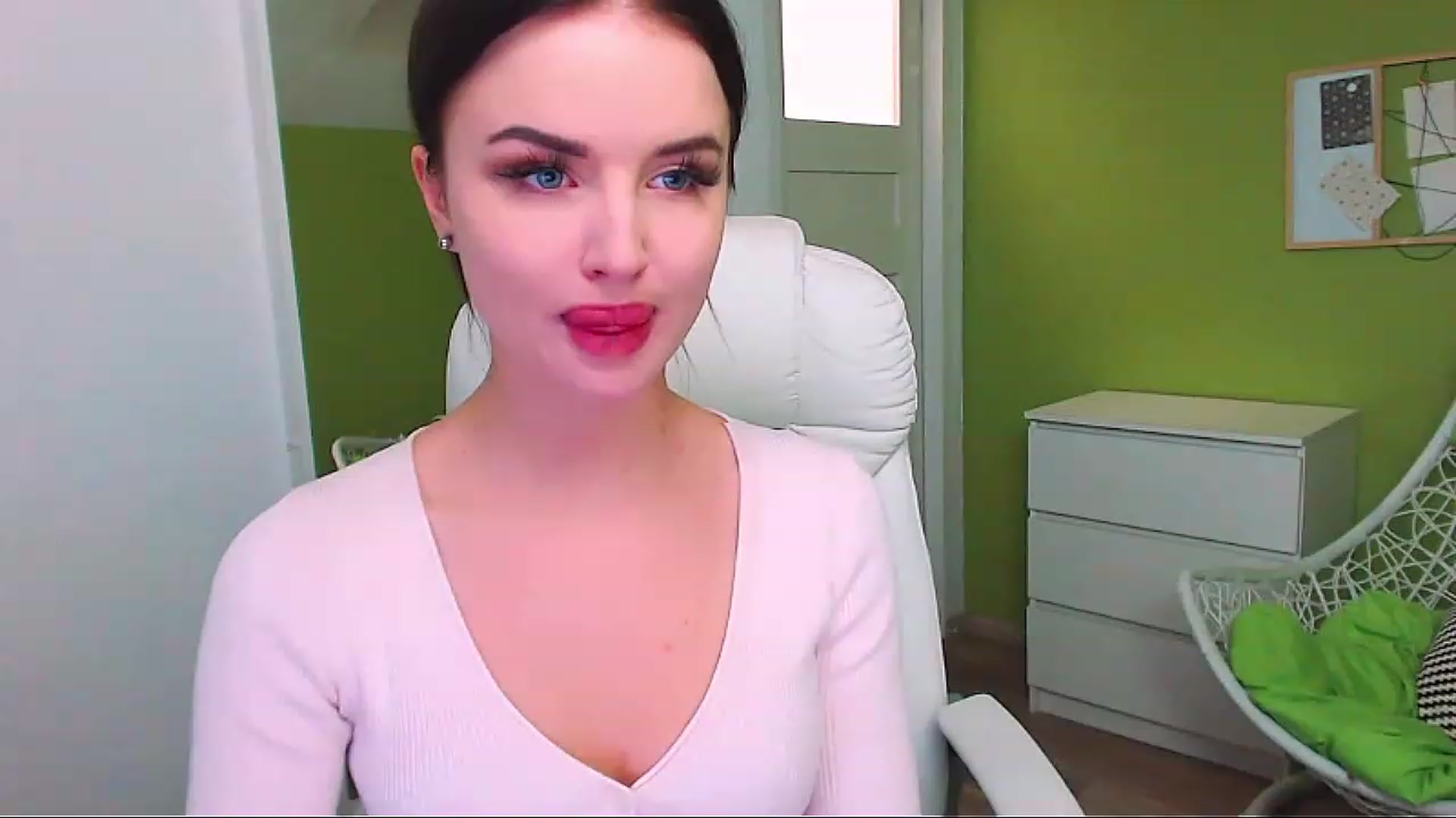 Gallery image thumbnail from JenniferMoris's myfreecams stream on, 01/16/2023, 15:50 image 19 of 20