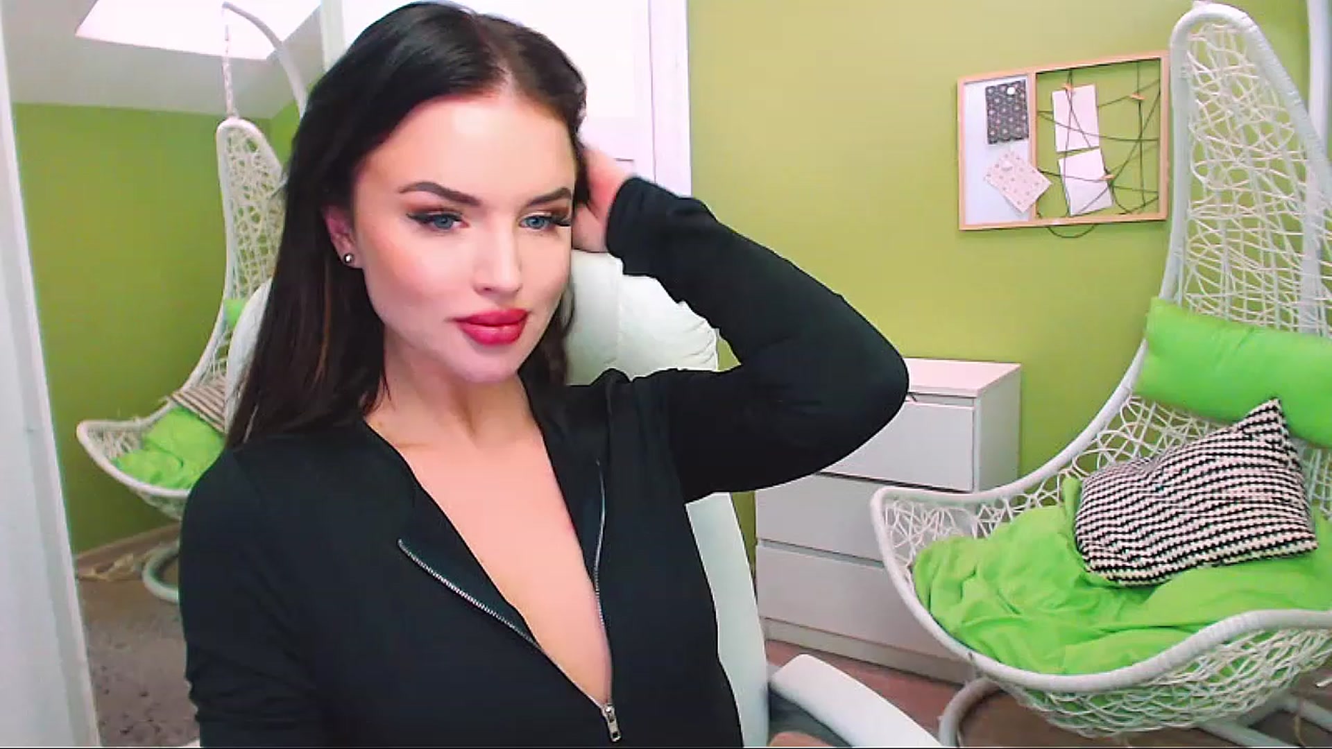 Gallery image thumbnail from JenniferMoris's myfreecams stream on, 01/17/2023, 11:48 image 13 of 20