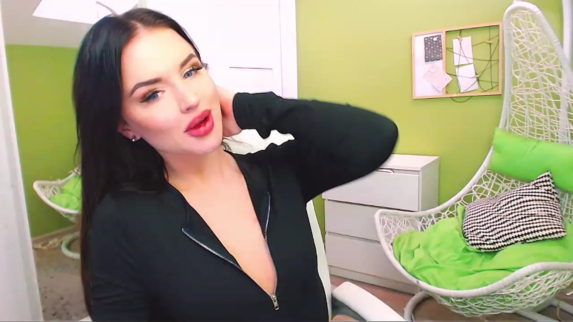 Gallery image thumbnail from JenniferMoris's myfreecams stream on, 01/17/2023, 11:48 image 17 of 20