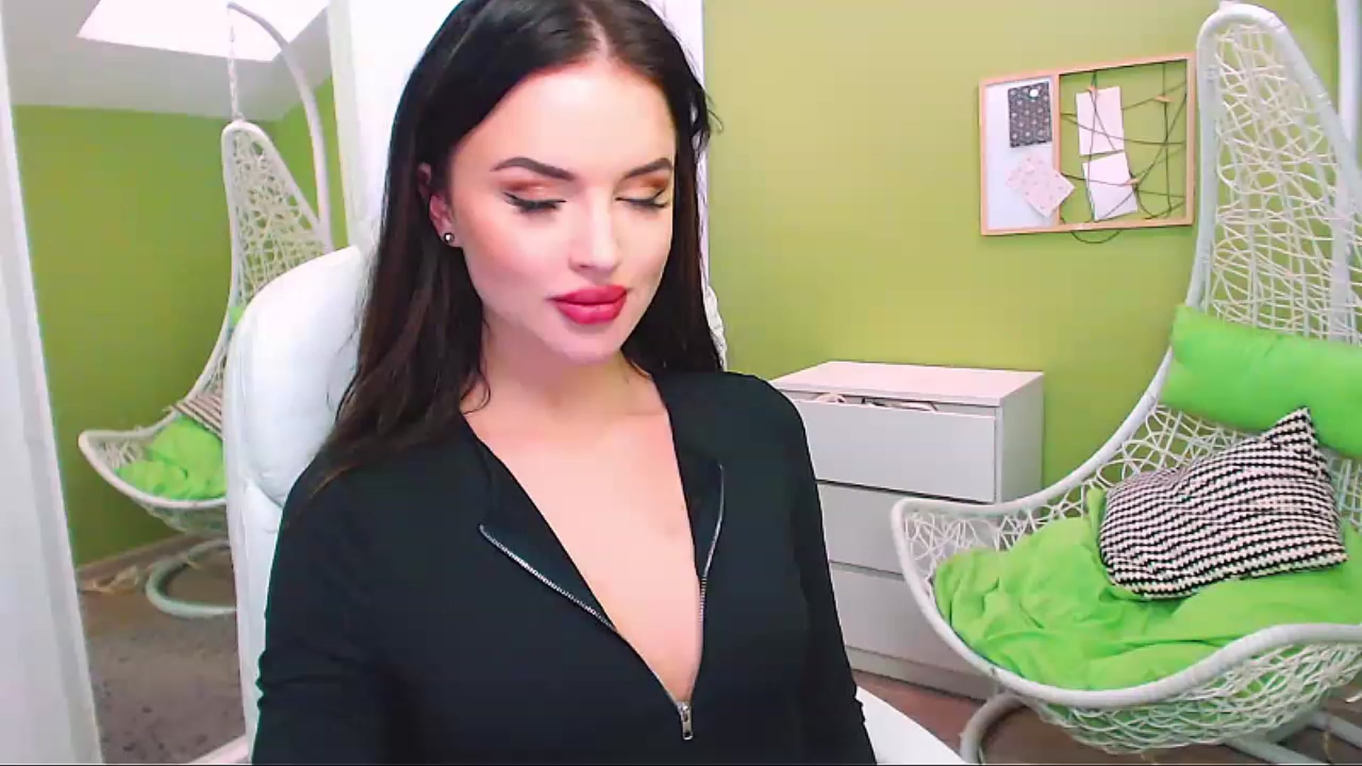 Gallery image thumbnail from JenniferMoris's myfreecams stream on, 01/17/2023, 11:48 image 7 of 20