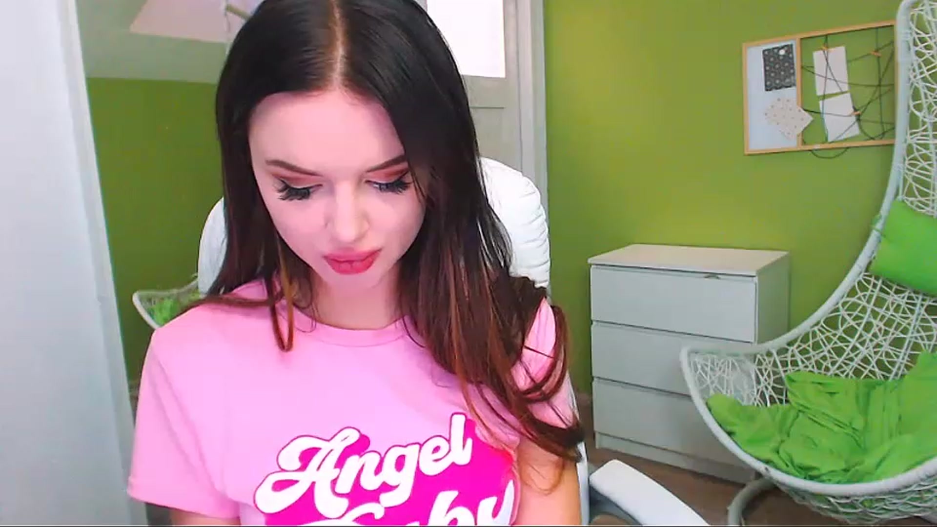 Gallery image thumbnail from JenniferMoris's myfreecams stream on, 01/19/2023, 13:49 image 4 of 20