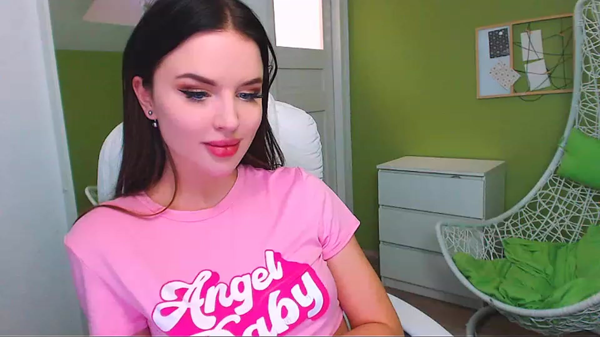 Gallery image thumbnail from JenniferMoris's myfreecams stream on, 01/19/2023, 13:49 image 14 of 20
