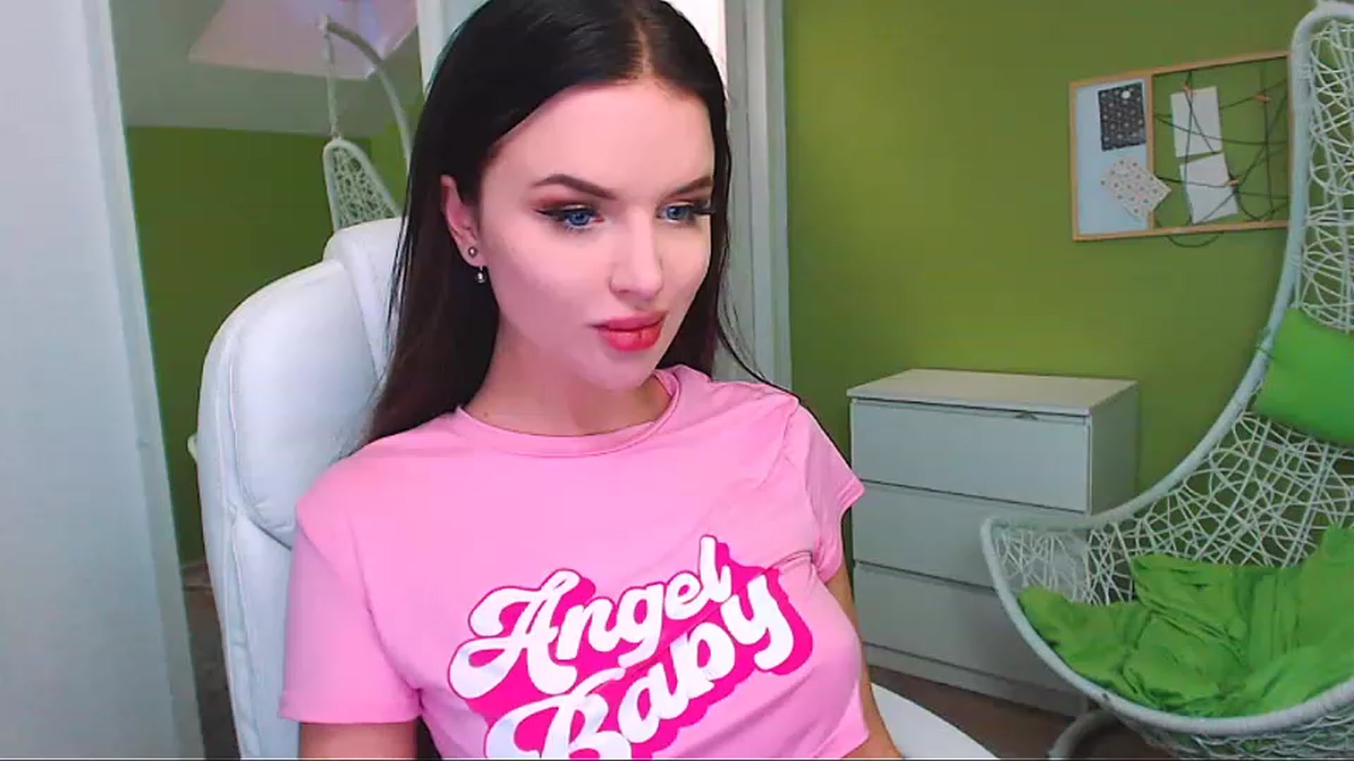 Gallery image thumbnail from JenniferMoris's myfreecams stream on, 01/19/2023, 13:49 image 19 of 20