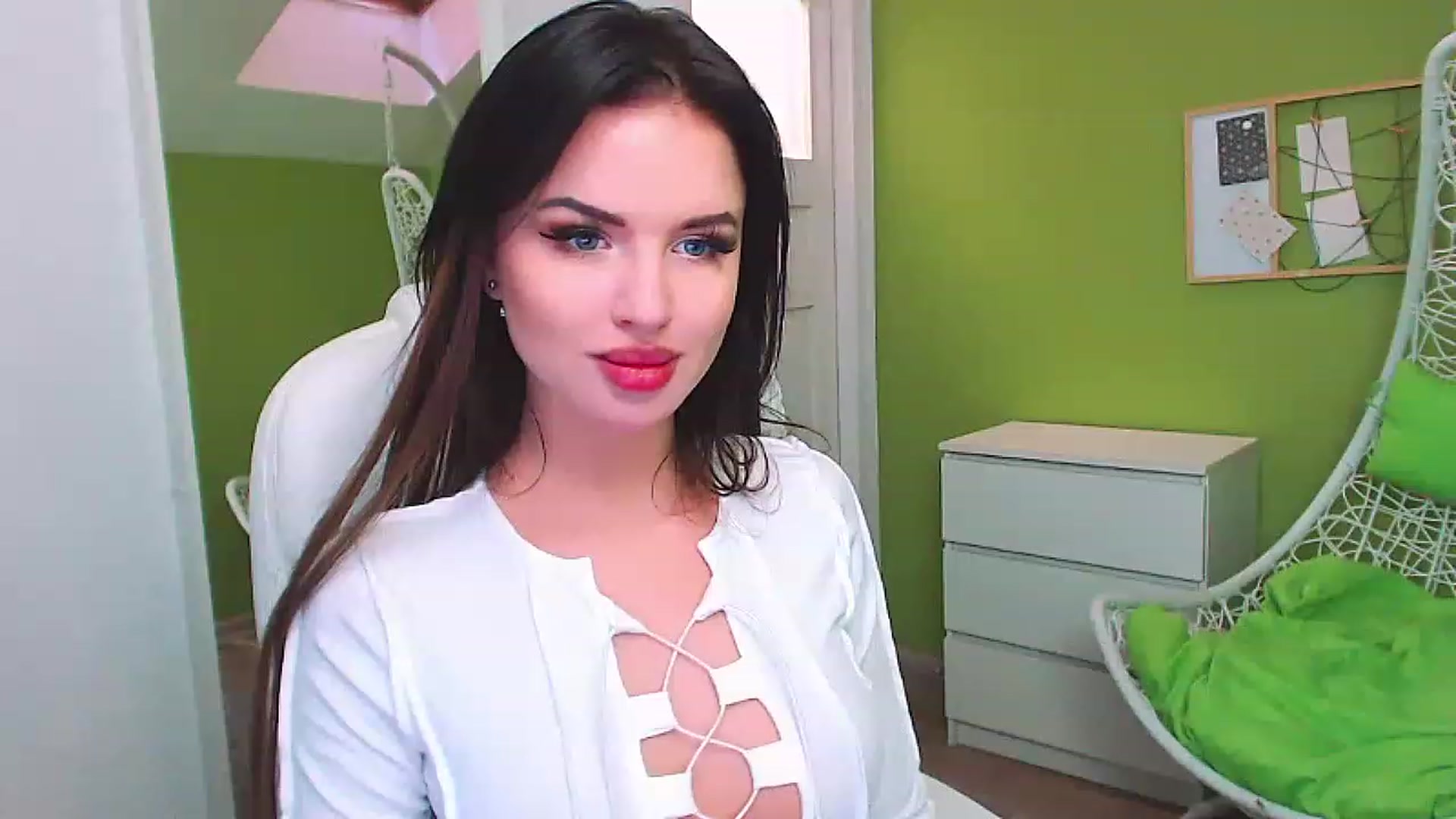 Gallery image thumbnail from JenniferMoris's myfreecams stream on, 01/20/2023, 12:18 image 13 of 20