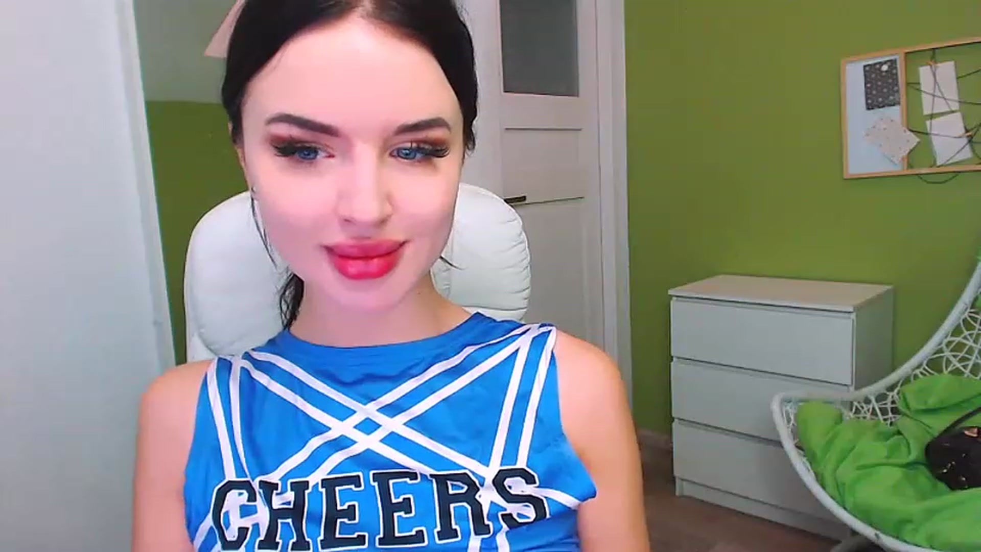 Gallery image thumbnail from JenniferMoris's myfreecams stream on, 01/22/2023, 12:25 image 16 of 20