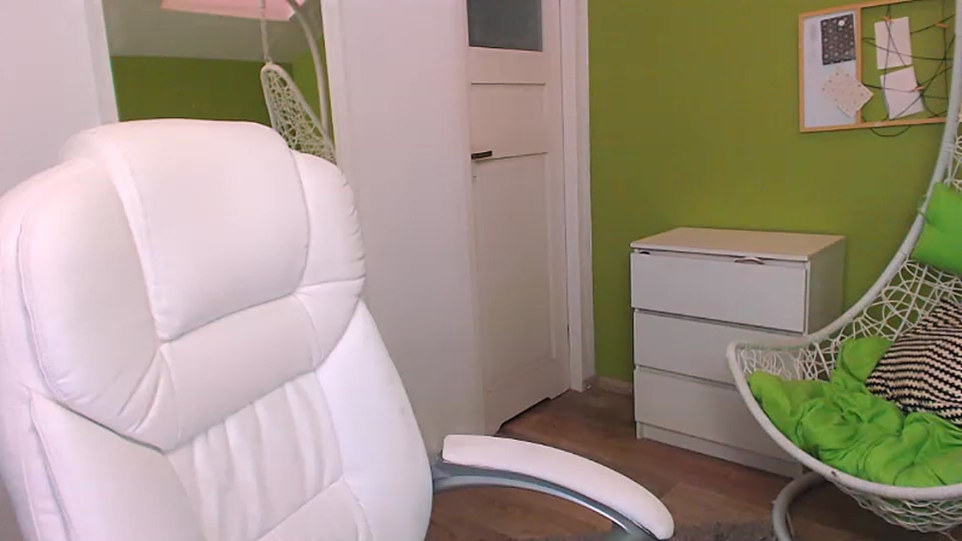 Gallery image thumbnail from JenniferMoris's myfreecams stream on, 01/23/2023, 13:13 image 6 of 20