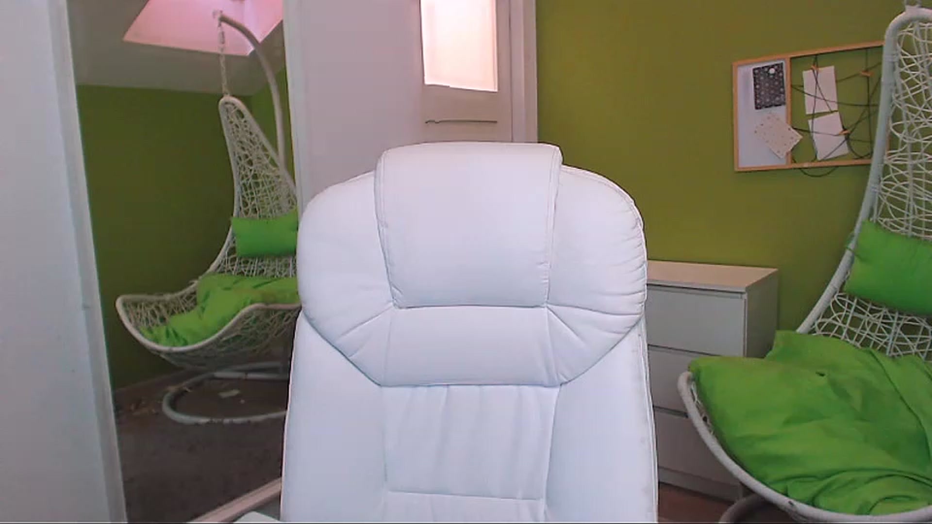 Gallery image thumbnail from JenniferMoris's myfreecams stream on, 01/25/2023, 10:47 image 10 of 20