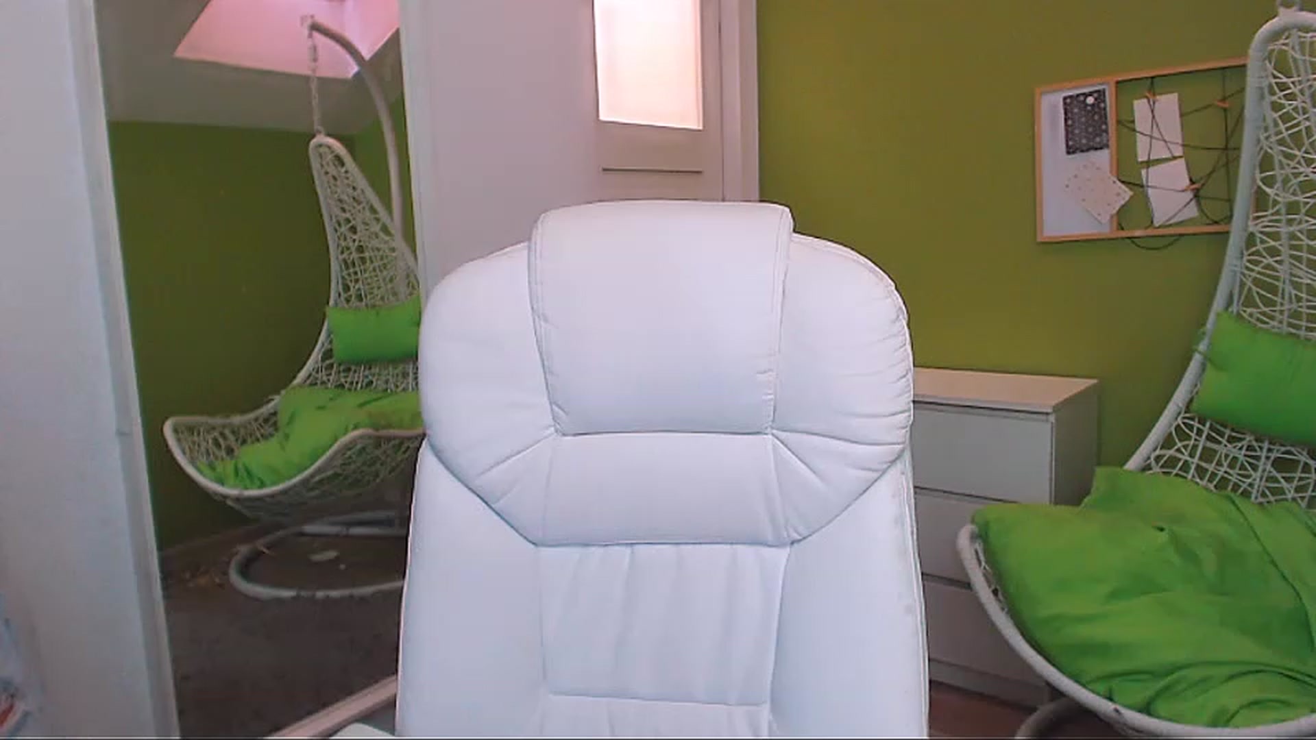 Gallery image thumbnail from JenniferMoris's myfreecams stream on, 01/25/2023, 10:47 image 6 of 20