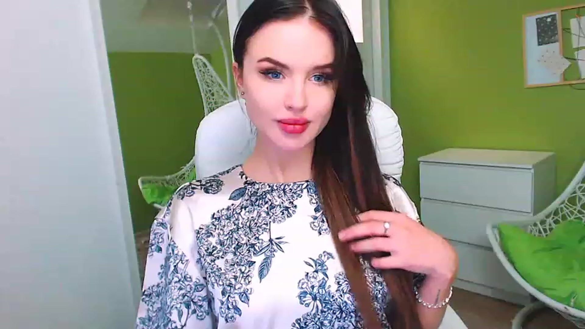 Gallery image thumbnail from JenniferMoris's myfreecams stream on, 01/25/2023, 15:47 image 10 of 20