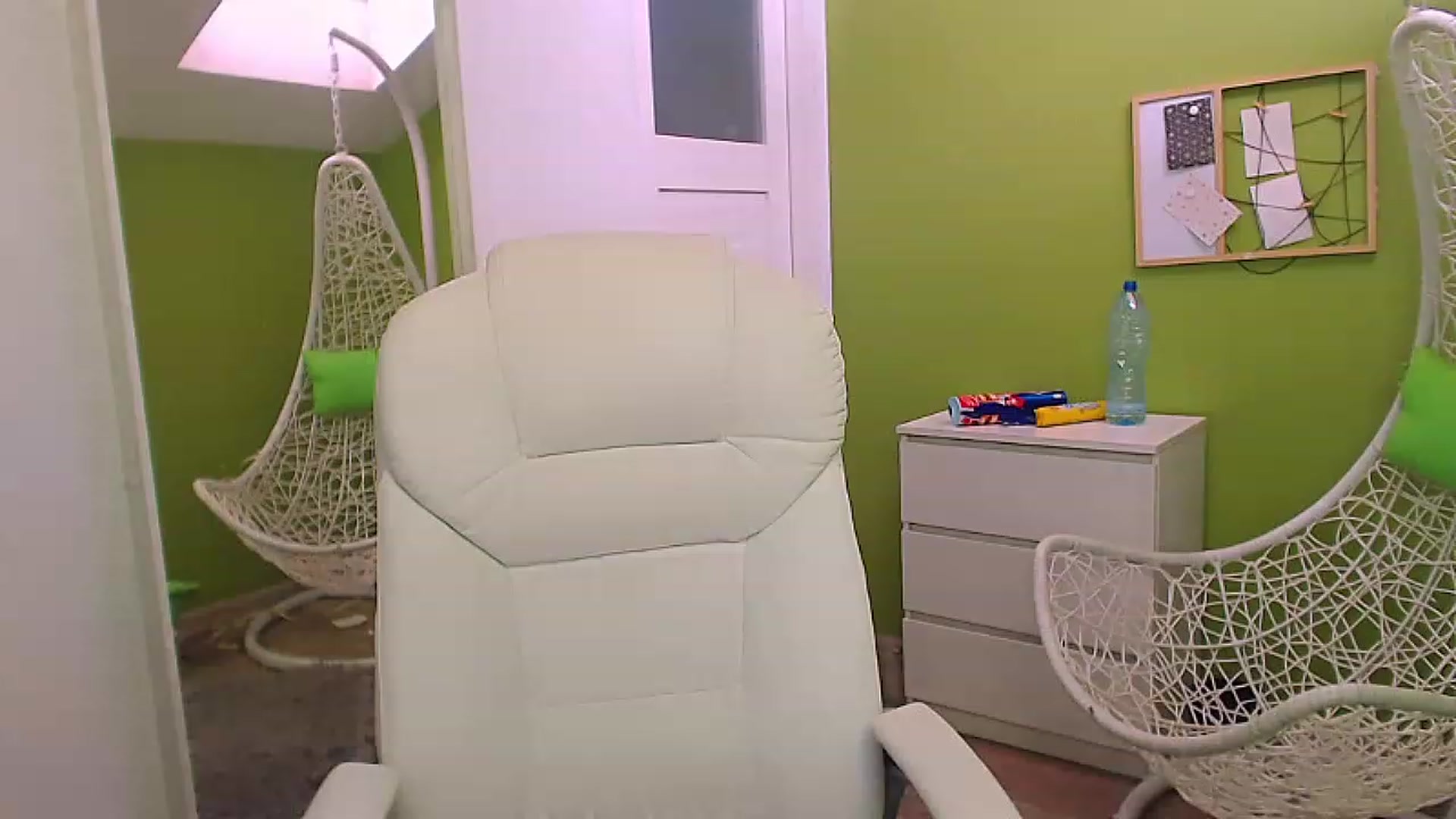 Gallery image thumbnail from JenniferMoris's myfreecams stream on, 01/27/2023, 13:13 image 5 of 20