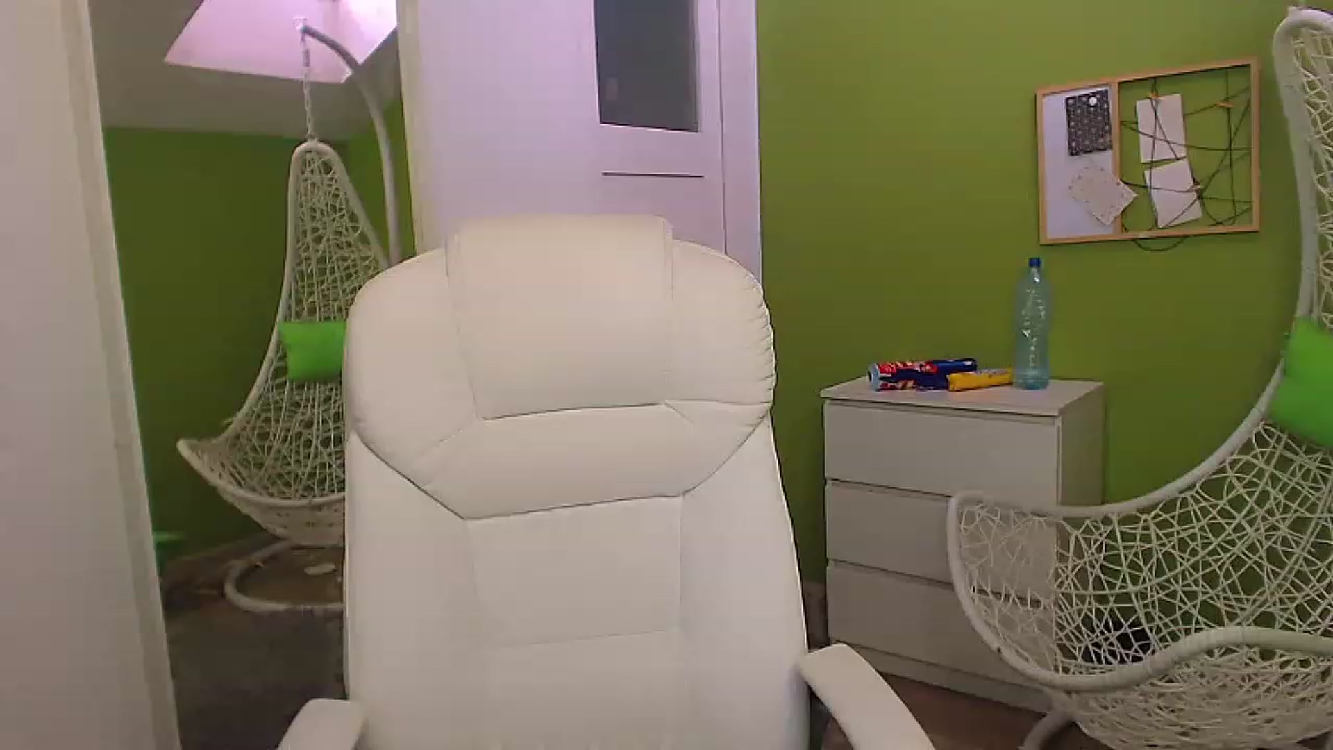 Gallery image thumbnail from JenniferMoris's myfreecams stream on, 01/27/2023, 13:13 image 12 of 20