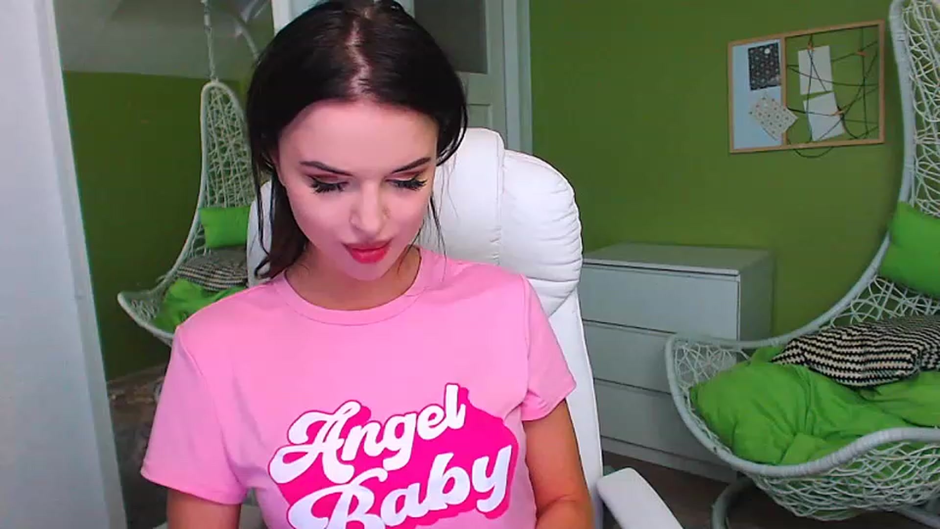 Gallery image thumbnail from JenniferMoris's myfreecams stream on, 01/29/2023, 15:18 image 18 of 20