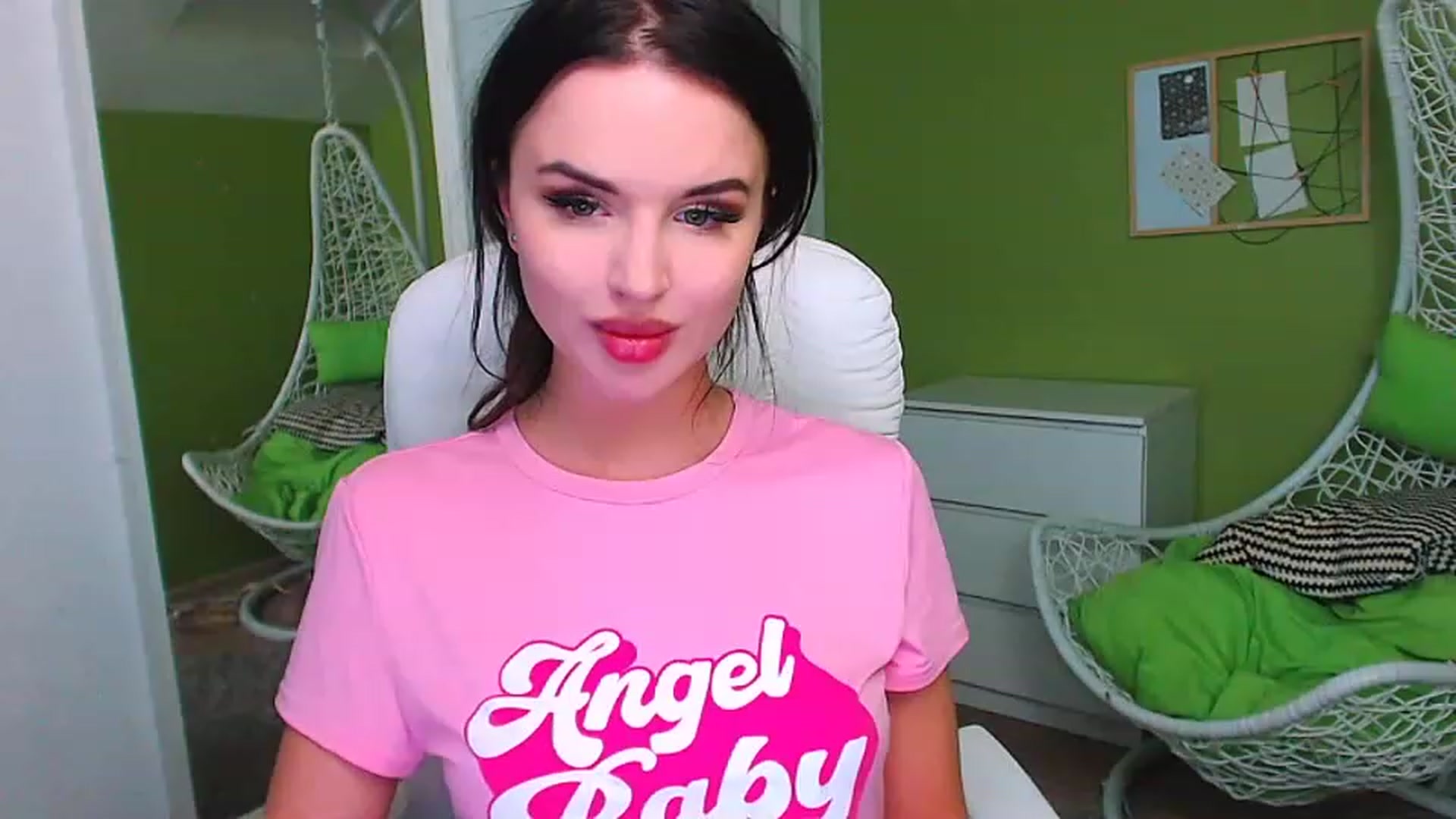 Gallery image thumbnail from JenniferMoris's myfreecams stream on, 01/29/2023, 15:18 image 17 of 20