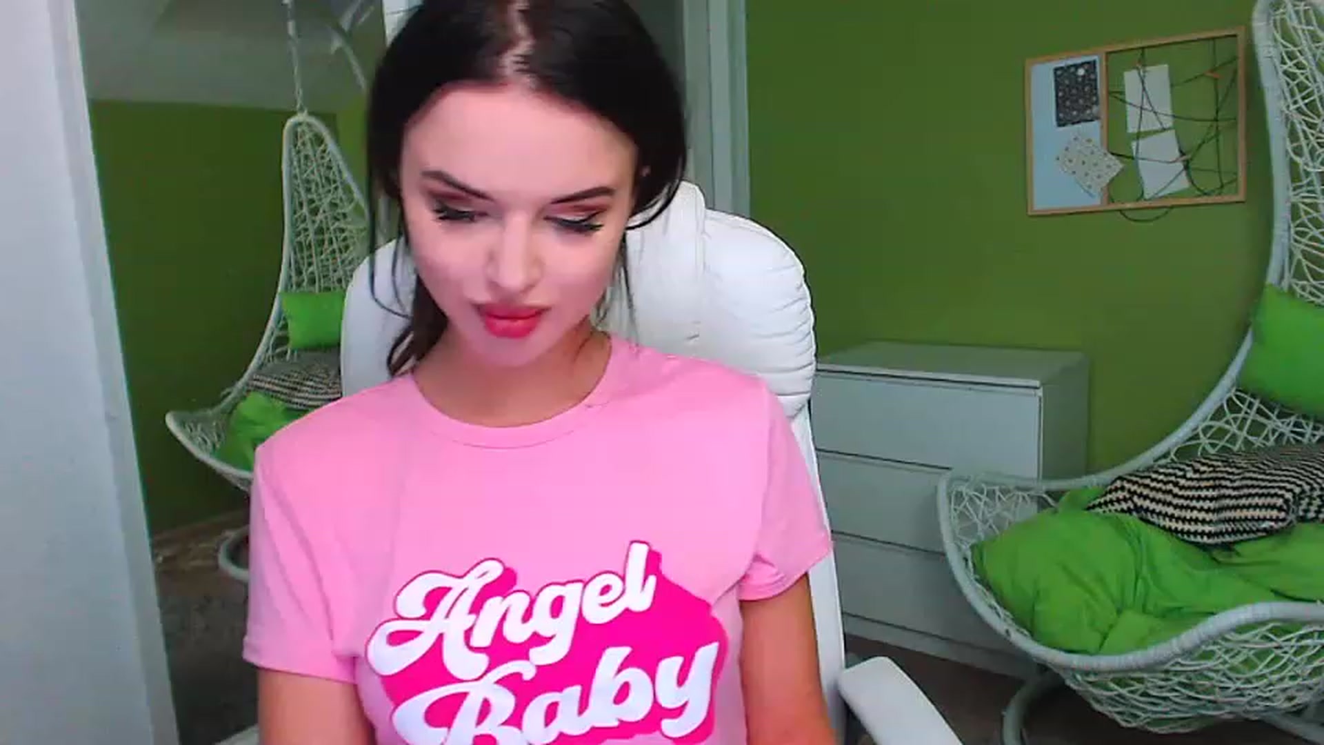Gallery image thumbnail from JenniferMoris's myfreecams stream on, 01/29/2023, 15:18 image 14 of 20