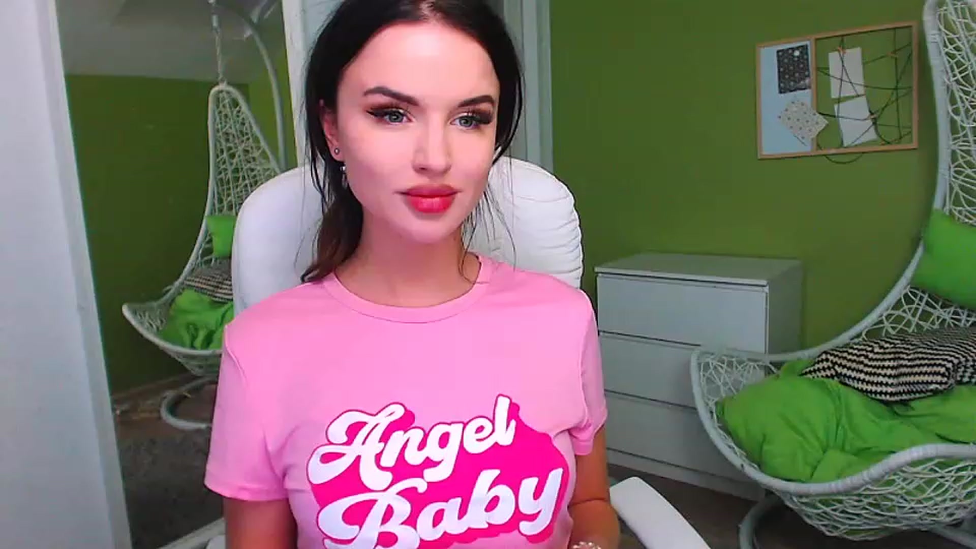 Gallery image thumbnail from JenniferMoris's myfreecams stream on, 01/29/2023, 15:18 image 4 of 20