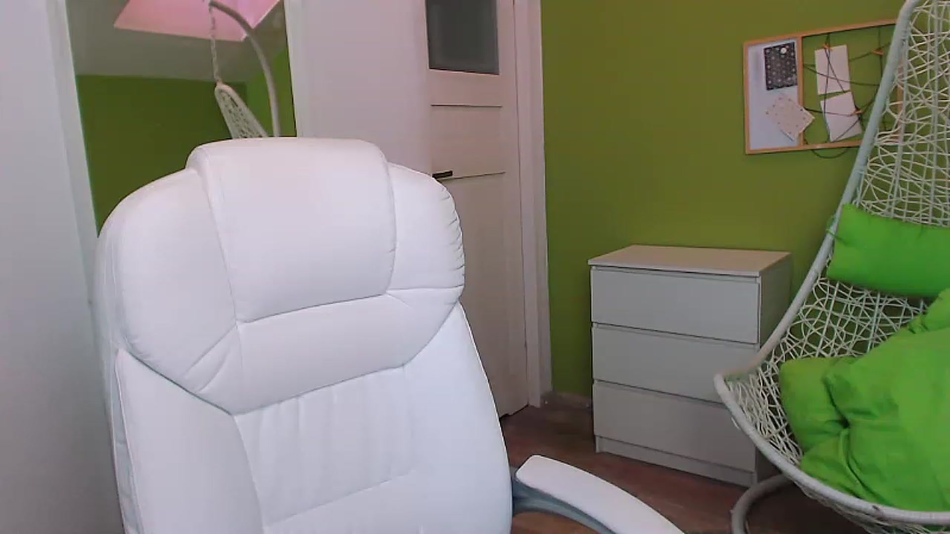 Gallery image thumbnail from JenniferMoris's myfreecams stream on, 01/30/2023, 13:17 image 3 of 20