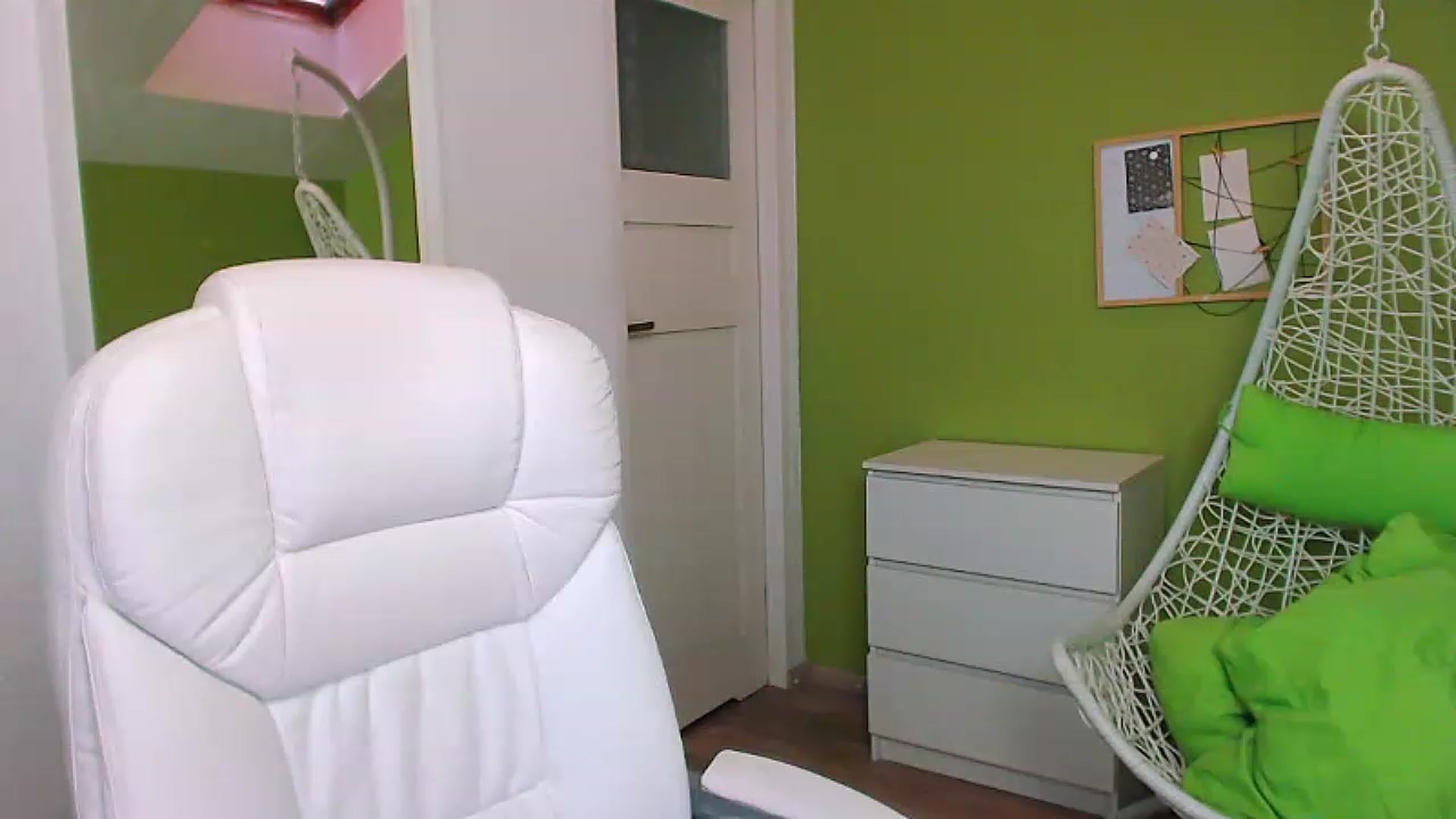 Gallery image thumbnail from JenniferMoris's myfreecams stream on, 01/30/2023, 13:17 image 18 of 20