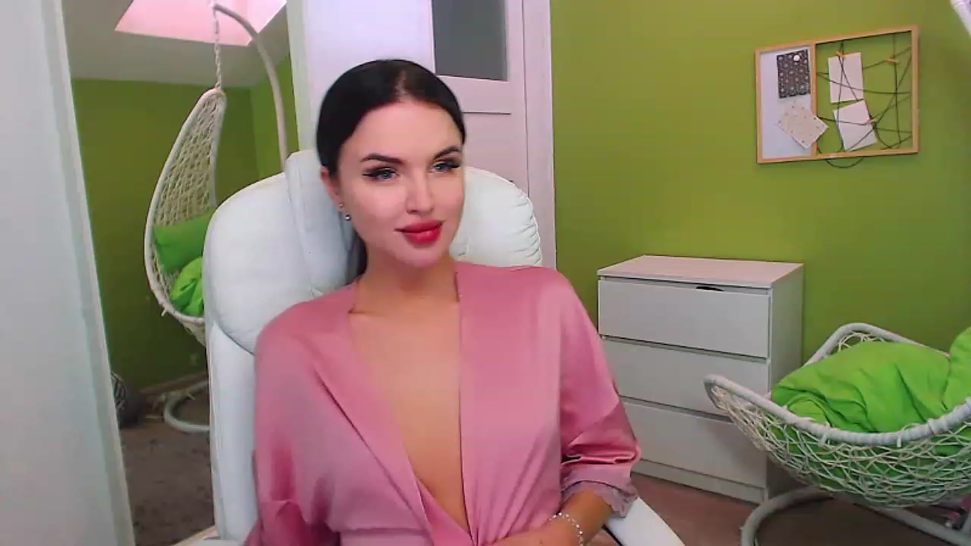 Gallery image thumbnail from JenniferMoris's myfreecams stream on, 01/31/2023, 09:55 image 16 of 20