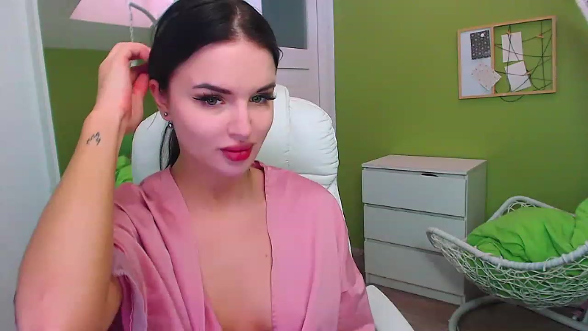 Gallery image thumbnail from JenniferMoris's myfreecams stream on, 01/31/2023, 09:55 image 9 of 20