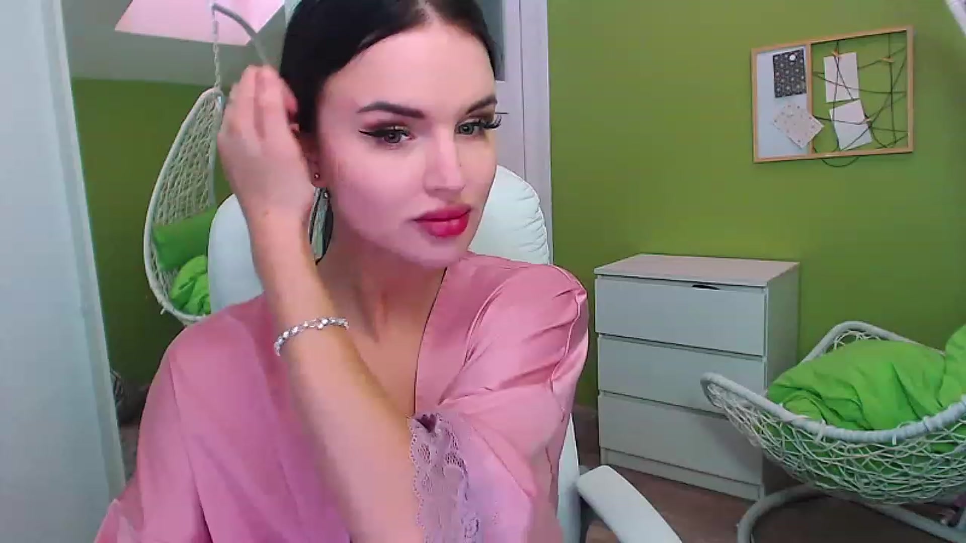 Gallery image thumbnail from JenniferMoris's myfreecams stream on, 01/31/2023, 09:55 image 10 of 20