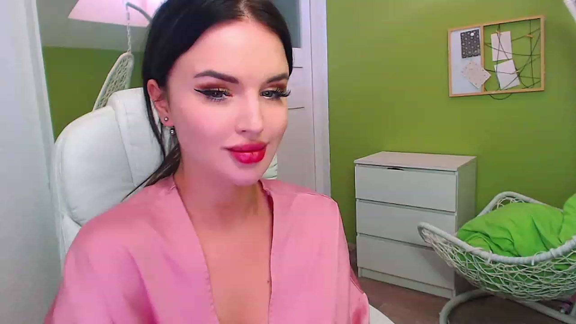 Gallery image thumbnail from JenniferMoris's myfreecams stream on, 01/31/2023, 12:27 image 18 of 20