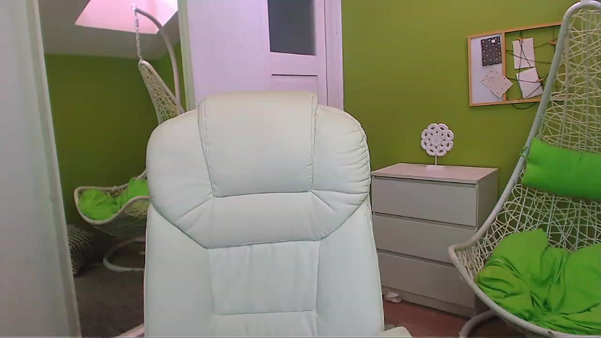 Gallery image thumbnail from JenniferMoris's myfreecams stream on, 02/02/2023, 12:45 image 7 of 20