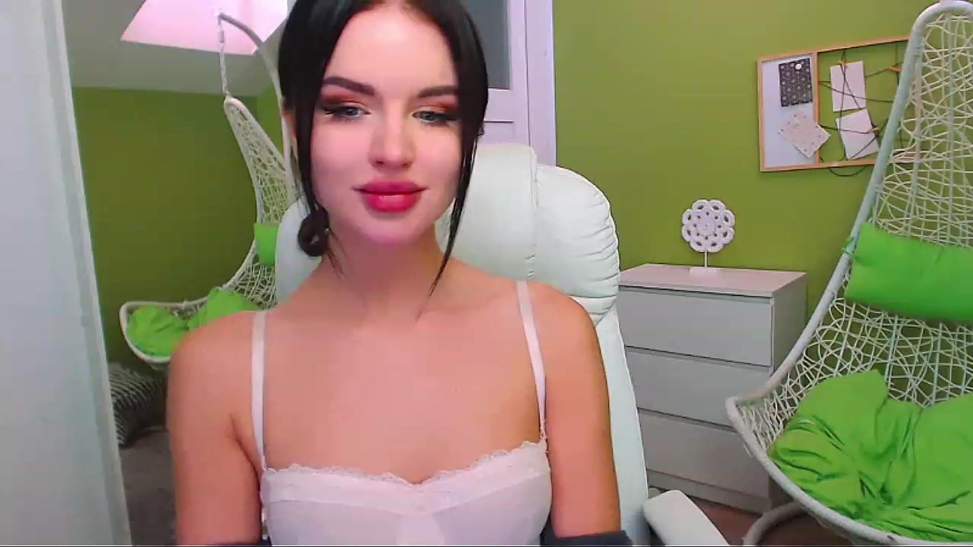 Gallery image thumbnail from JenniferMoris's myfreecams stream on, 02/02/2023, 12:45 image 10 of 20
