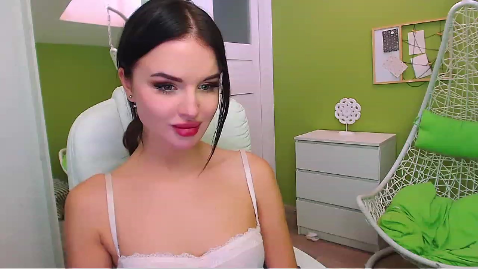 Gallery image thumbnail from JenniferMoris's myfreecams stream on, 02/02/2023, 12:45 image 14 of 20