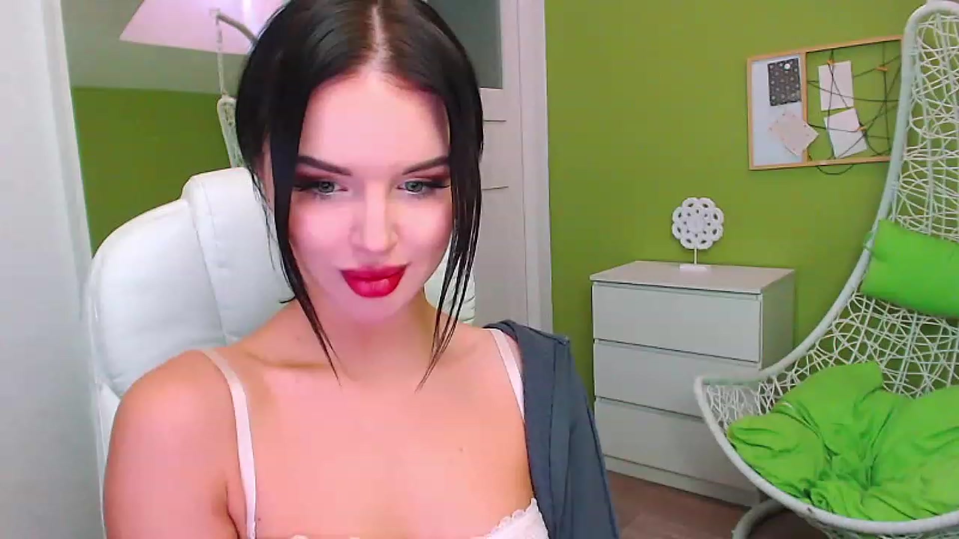 Gallery image thumbnail from JenniferMoris's myfreecams stream on, 02/02/2023, 14:14 image 1 of 20