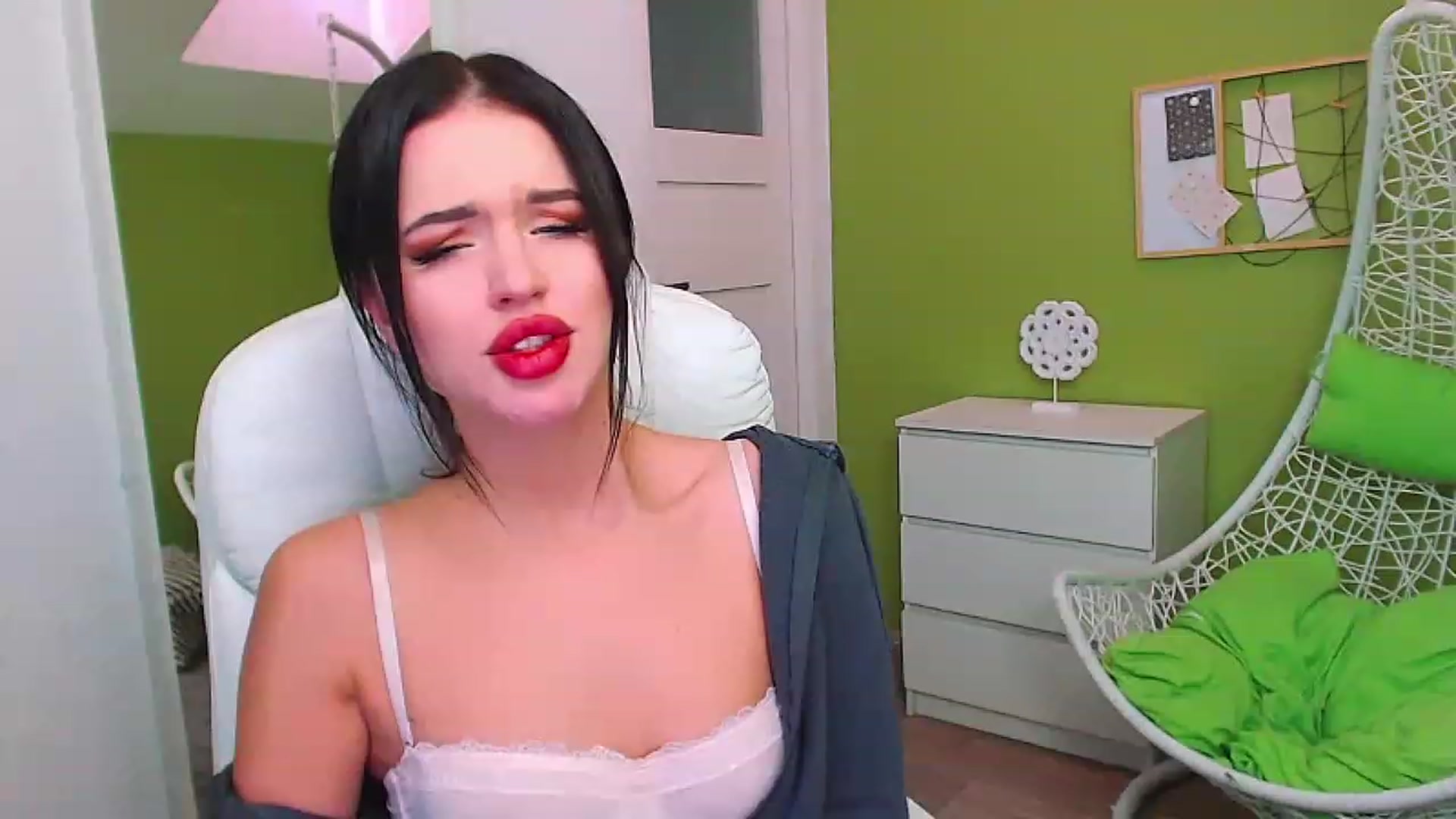 Gallery image thumbnail from JenniferMoris's myfreecams stream on, 02/02/2023, 14:14 image 6 of 20