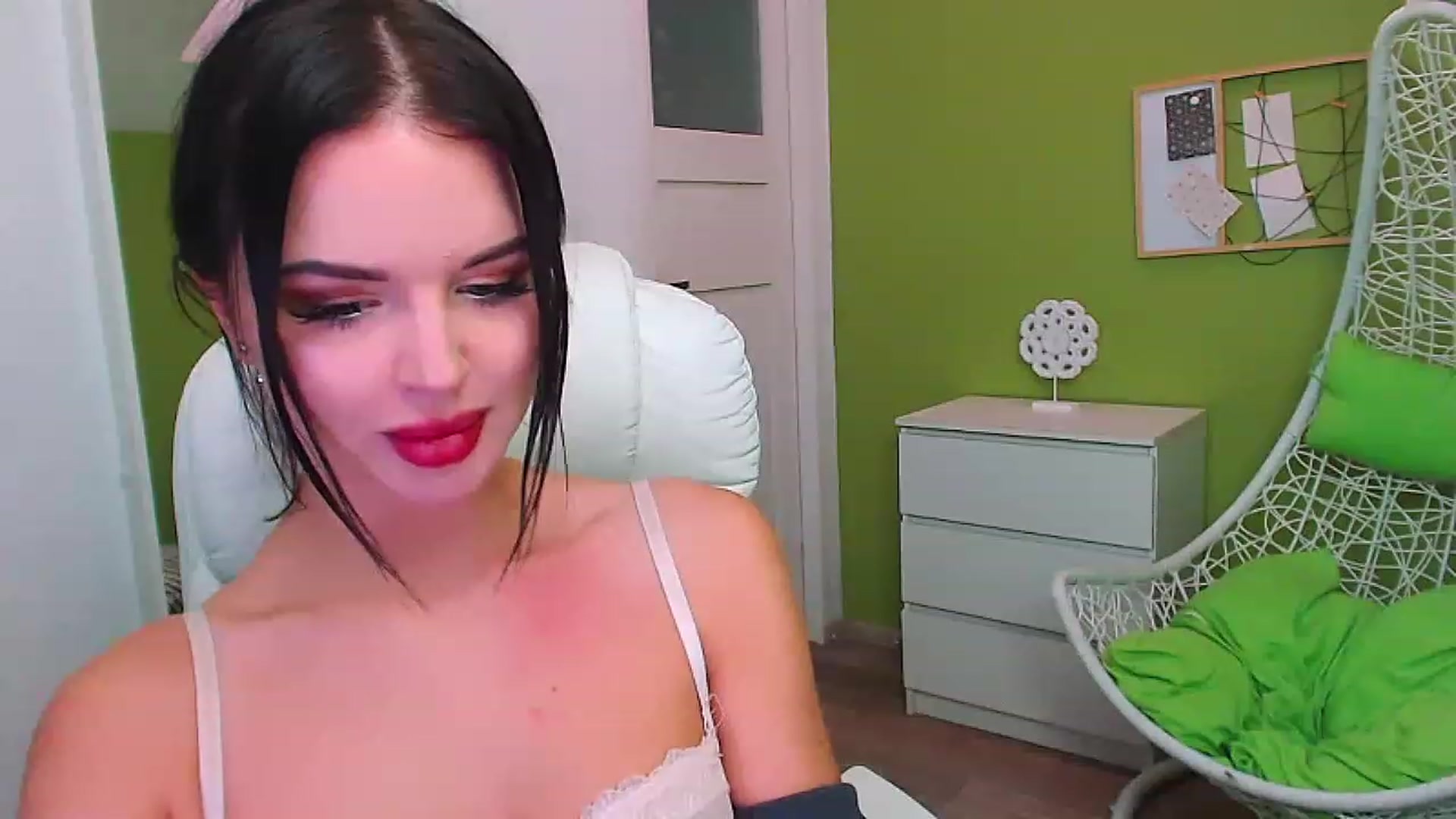 Gallery image thumbnail from JenniferMoris's myfreecams stream on, 02/02/2023, 14:14 image 18 of 20